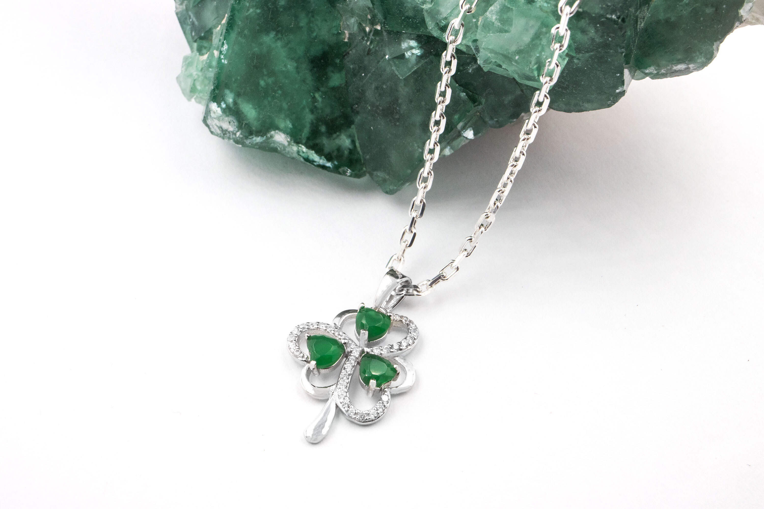 Shamrock - Shown with Light Cable Chain