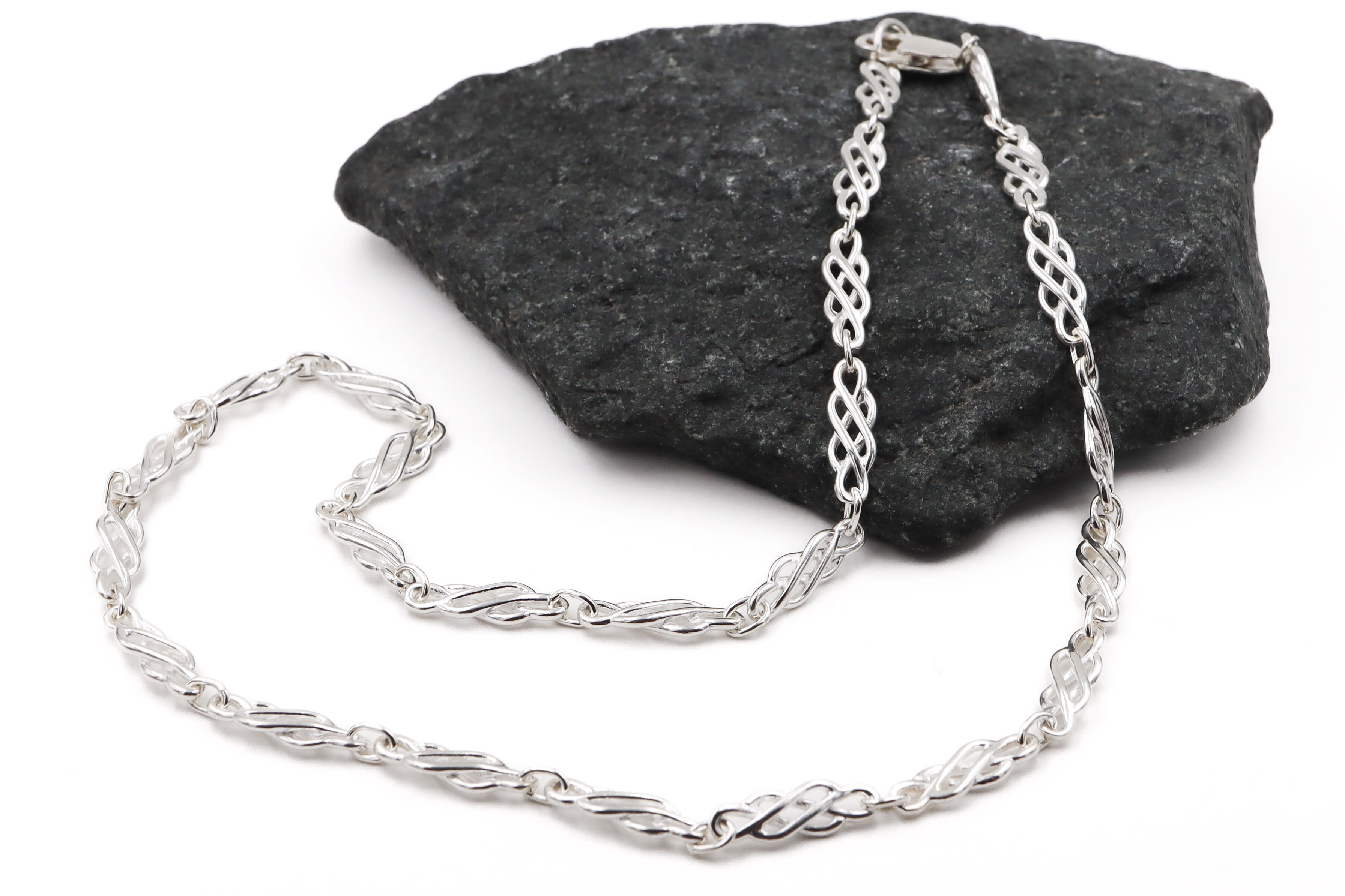 Attractive Sterling Silver Celtic Knot Gift Set For Women With a Polished Finish