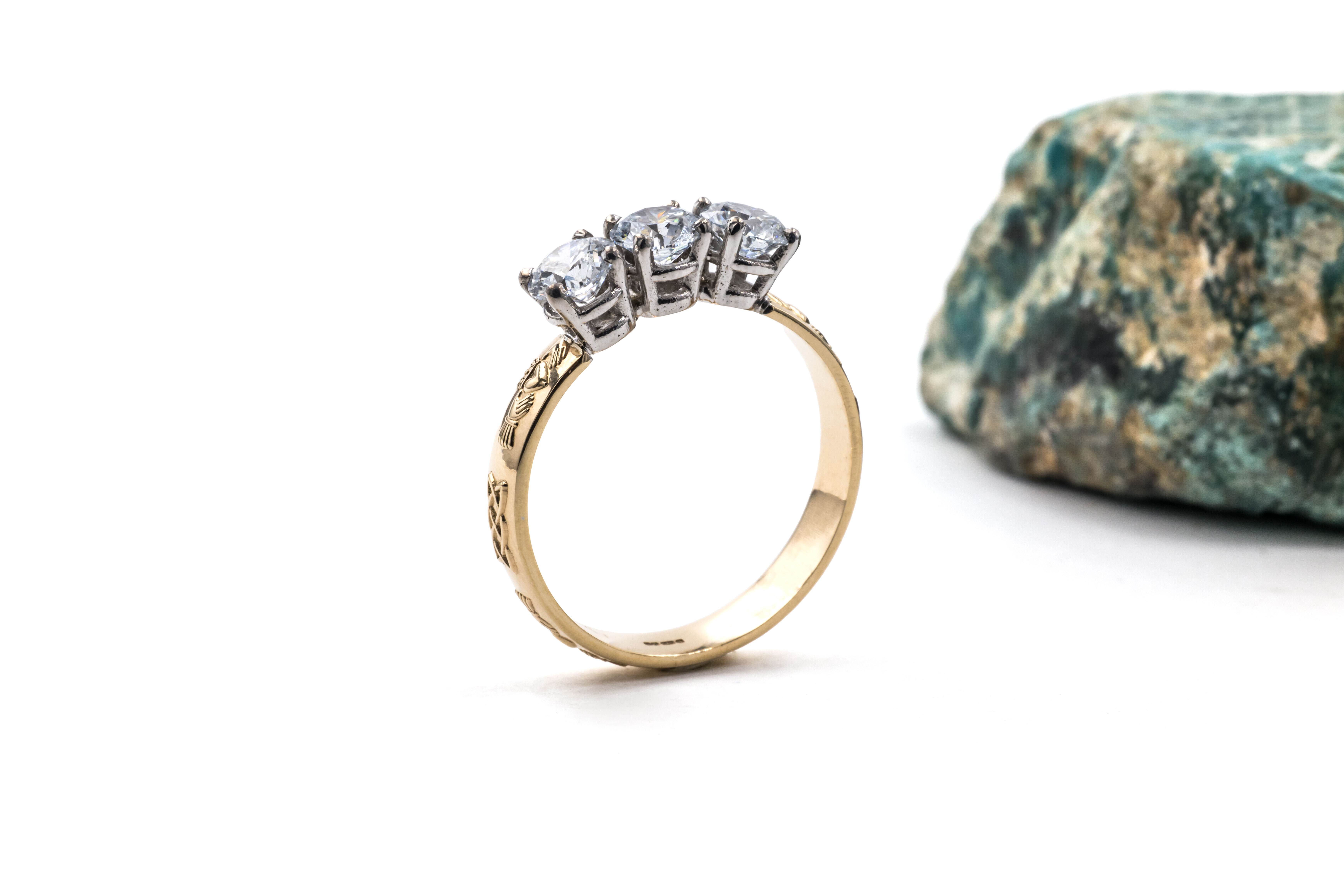 Womens Polished Claddagh 4.0mm Ring in Real 14K Yellow Gold