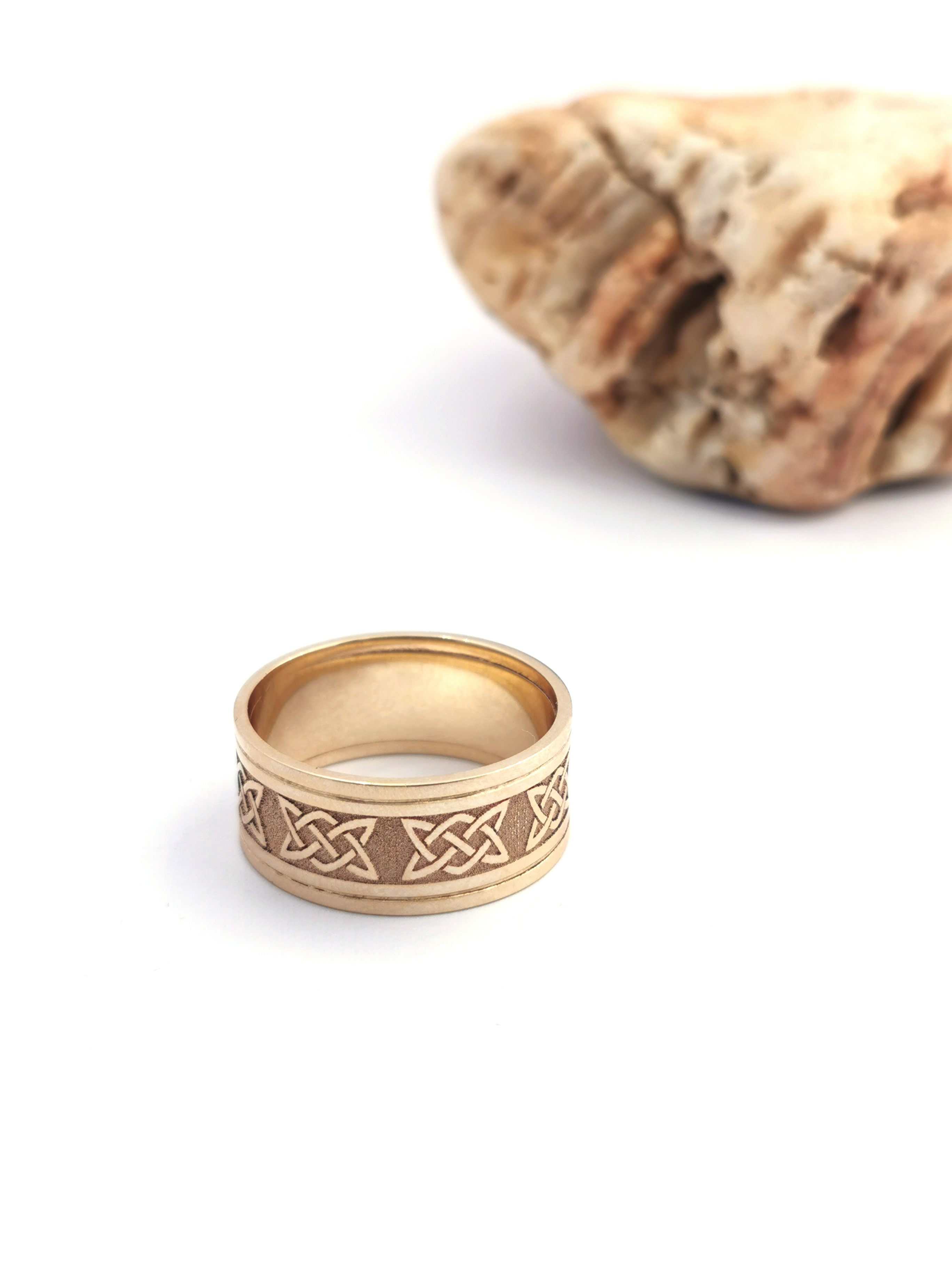 Luxurious Yellow Gold Celtic Knot 9.0mm Ring For Men