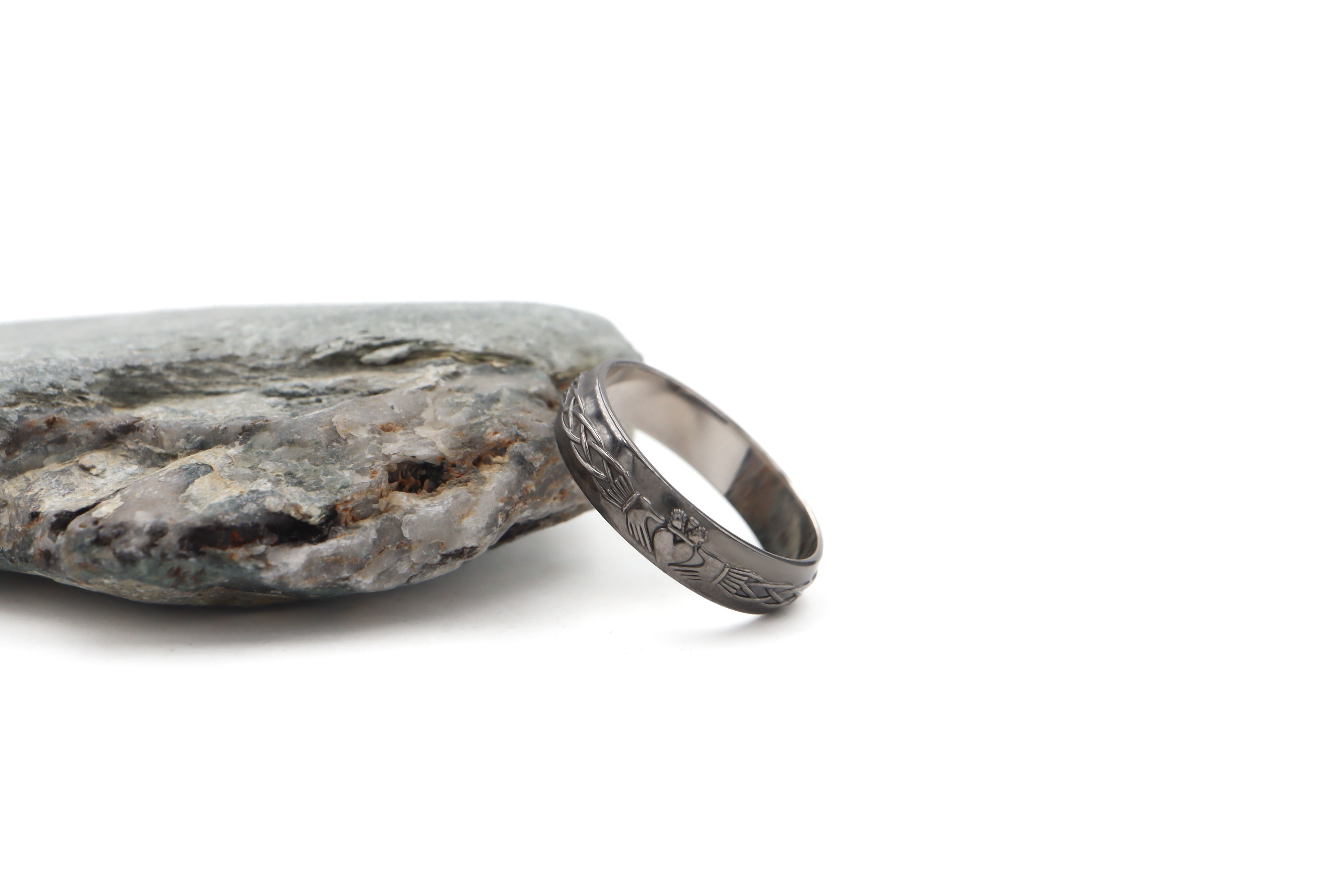 Womens Genuine Black Rhodium 14K White Gold Claddagh 4.5mm Ring. Side View.