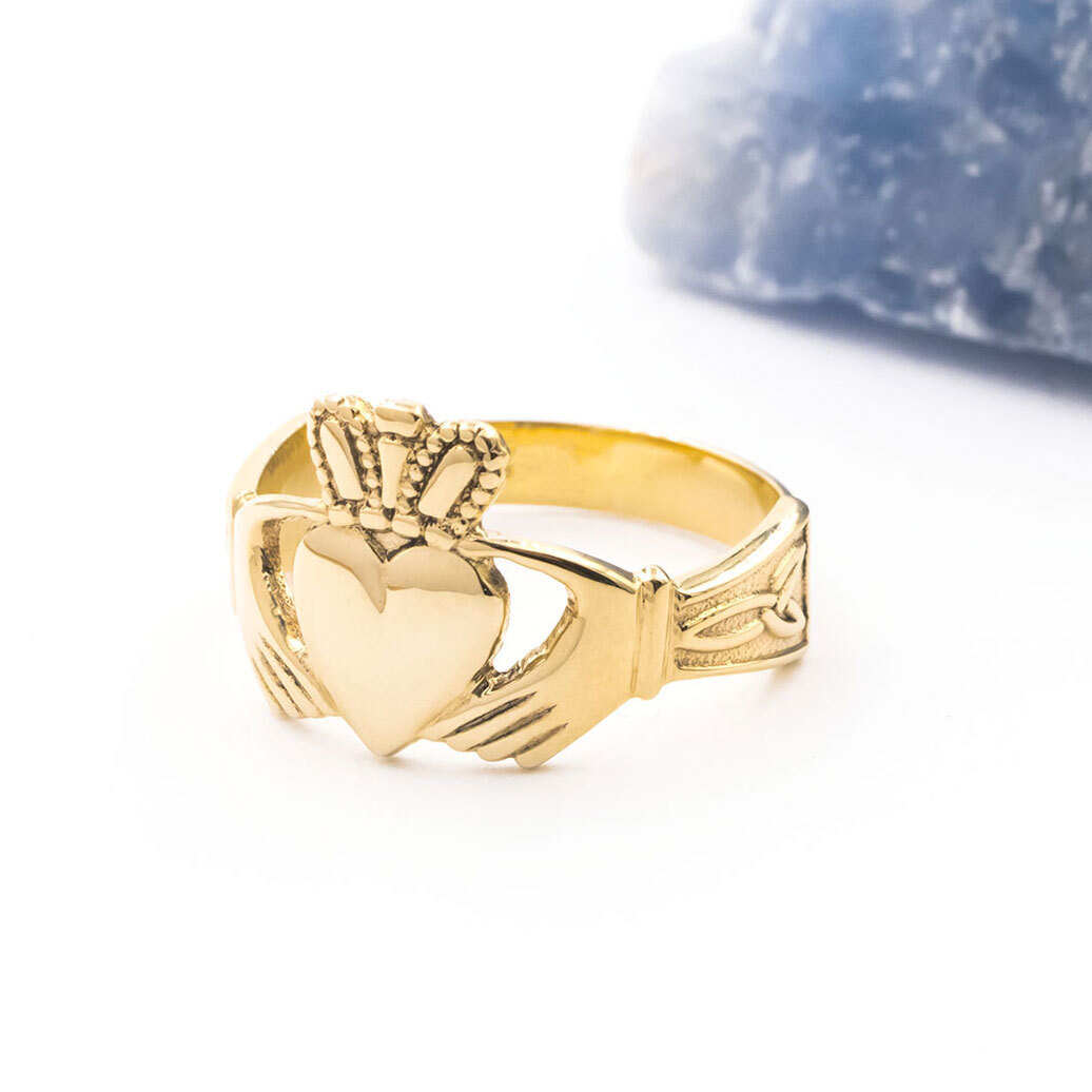 Female on sale claddagh ring