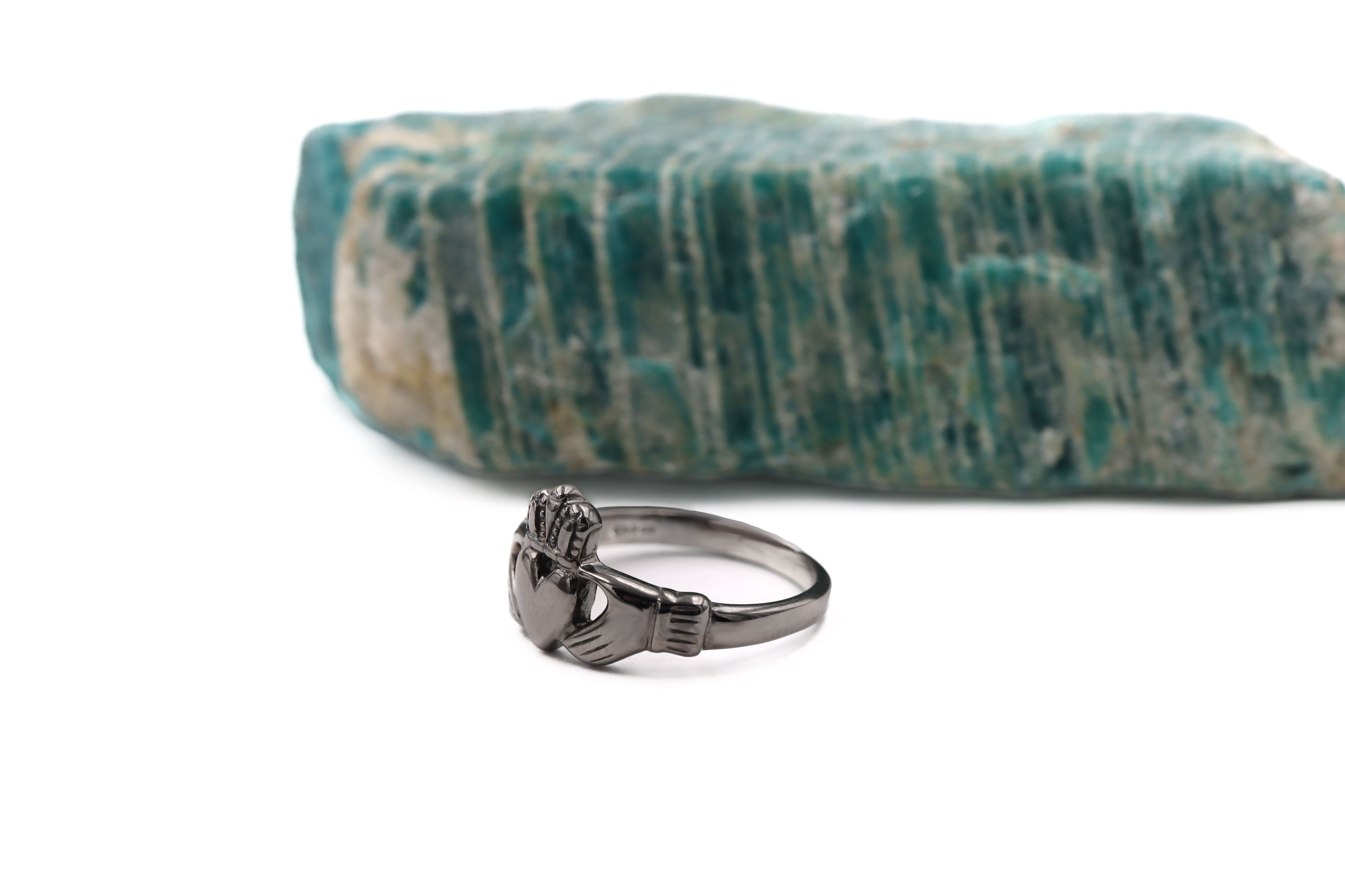 Womens Black Rhodium Claddagh 2.0mm Ring in Real White Gold. Side View.