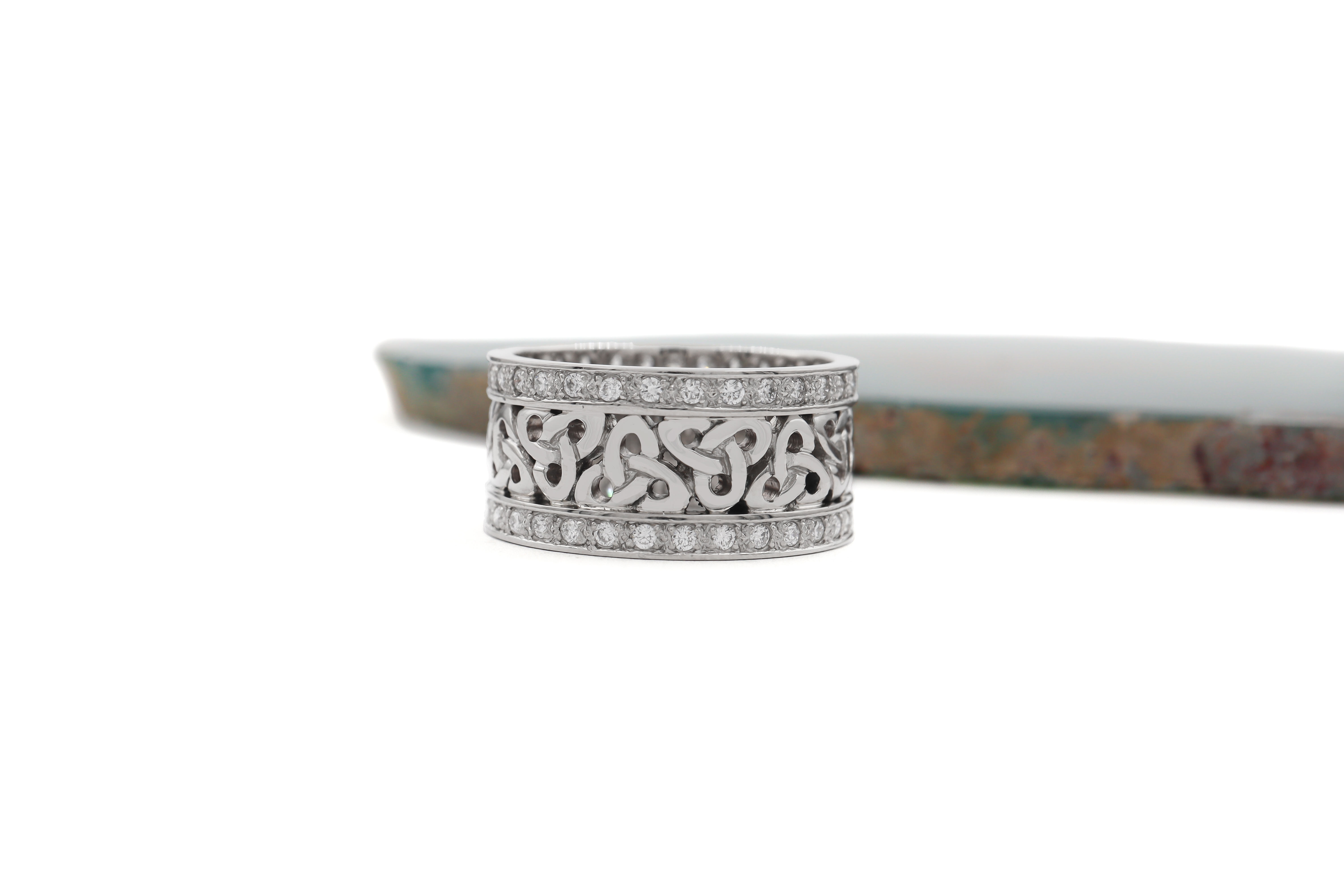 Luxurious Platinum Trinity Knot 10.0mm Ring With a Polished Finish