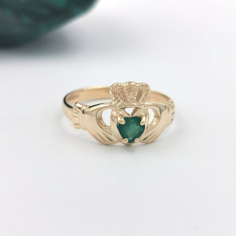 Luxurious Yellow Gold Claddagh Ring For Women