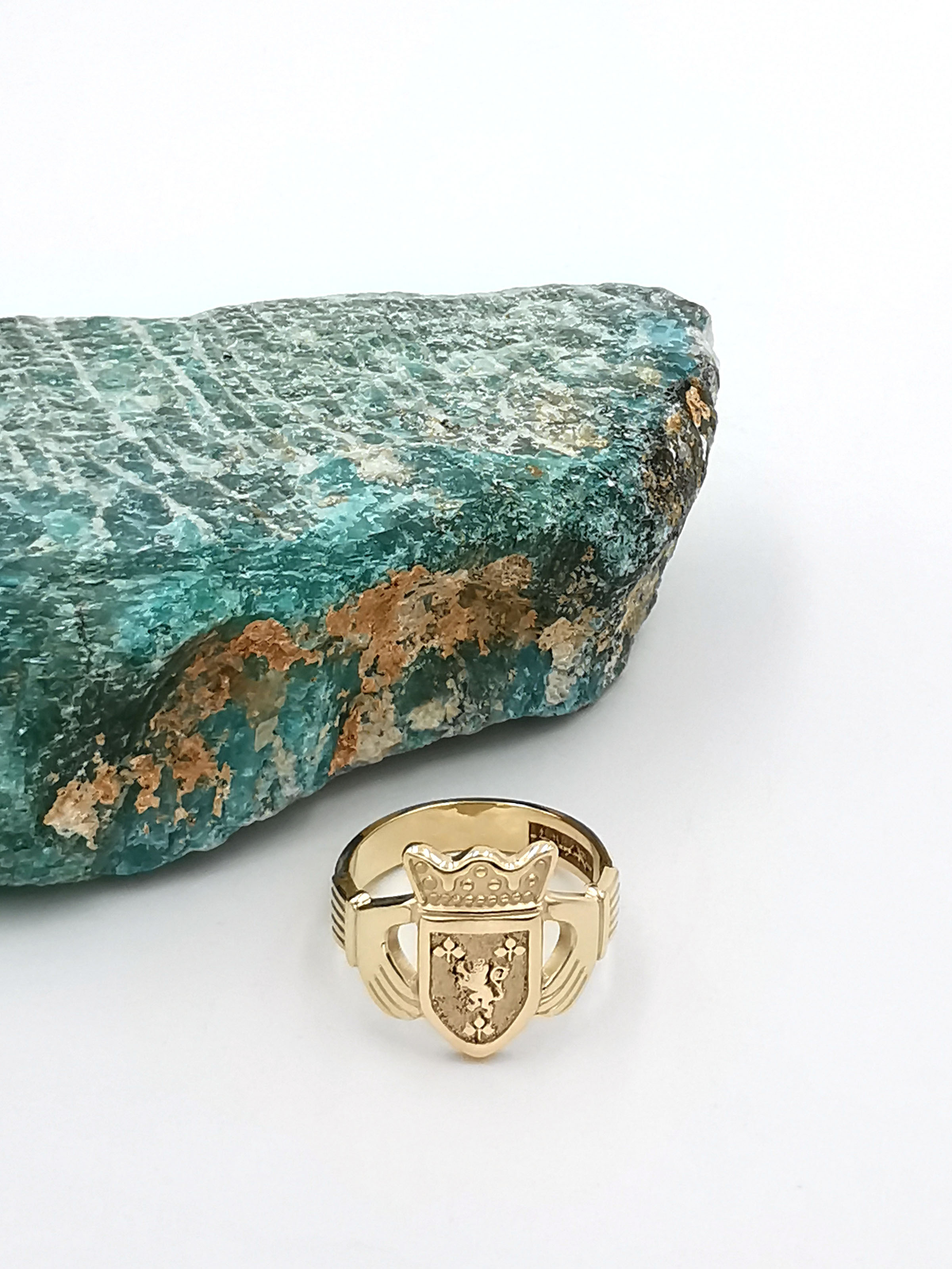 Mens Luxurious 14K Yellow Gold Family Crest 7.8mm Ring