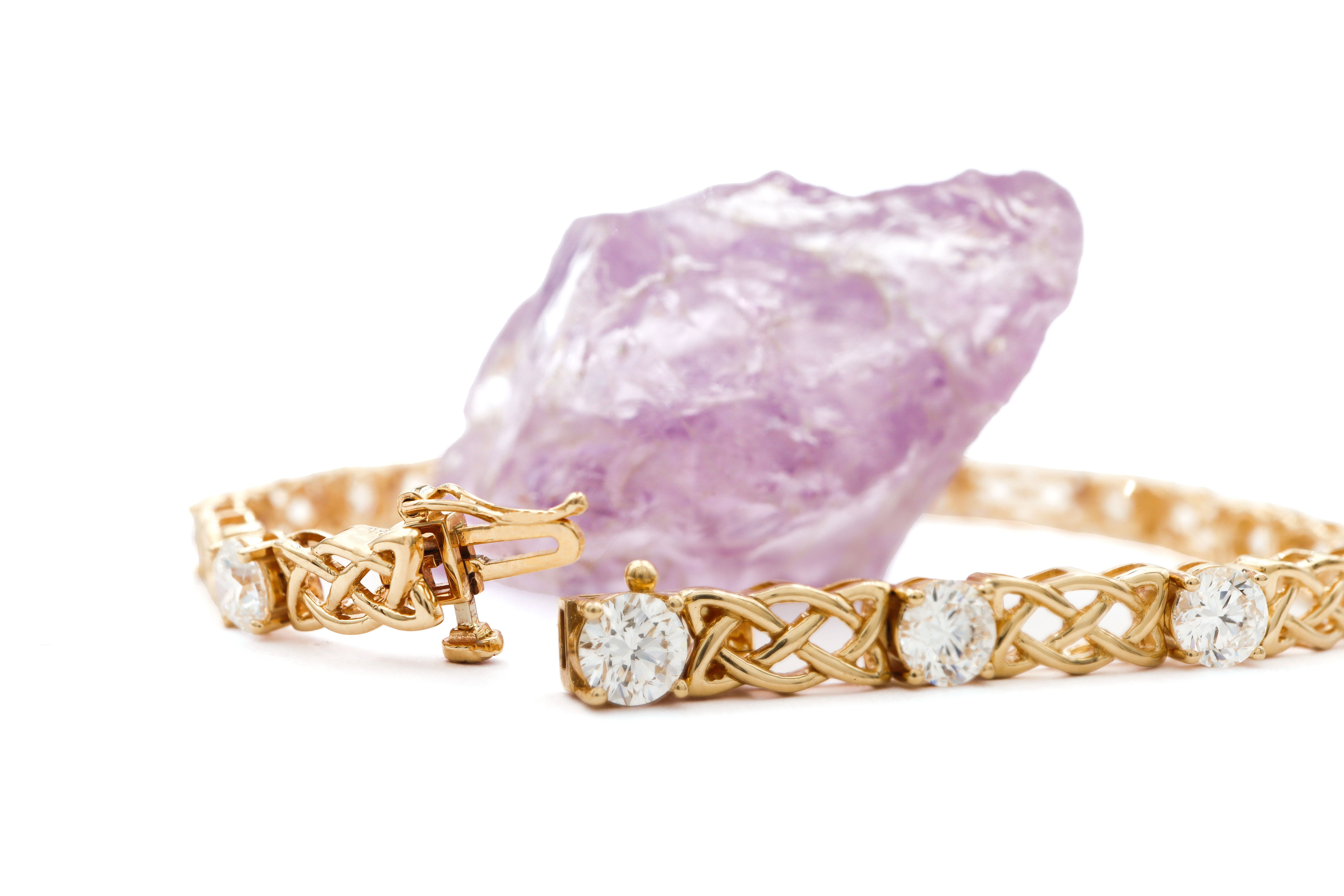 Attractive 14K Yellow Gold Celtic Knot Bracelet For Women With a Polished Finish