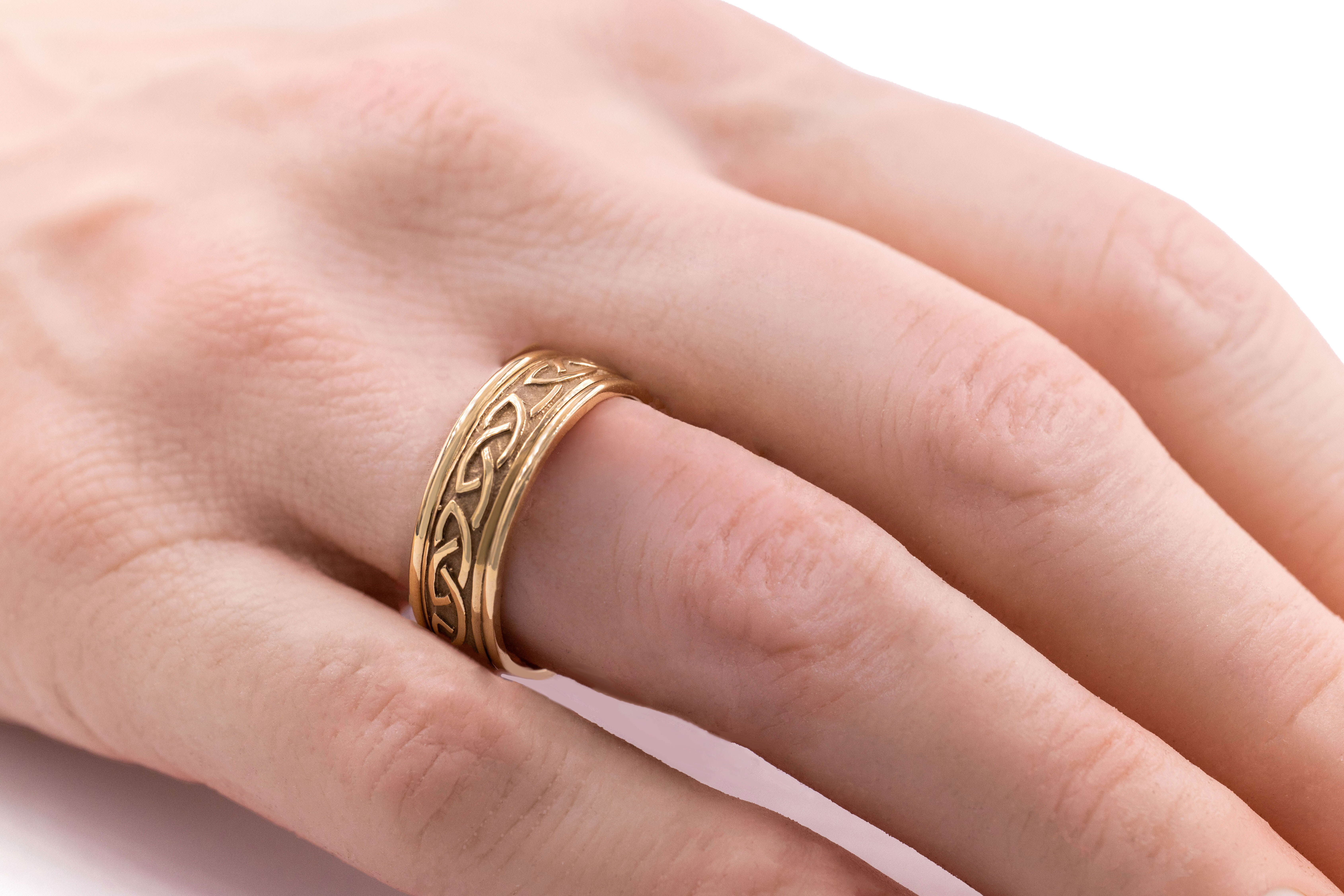 18K Yellow Gold Celtic Knot 6.0mm Ring - Model Photo