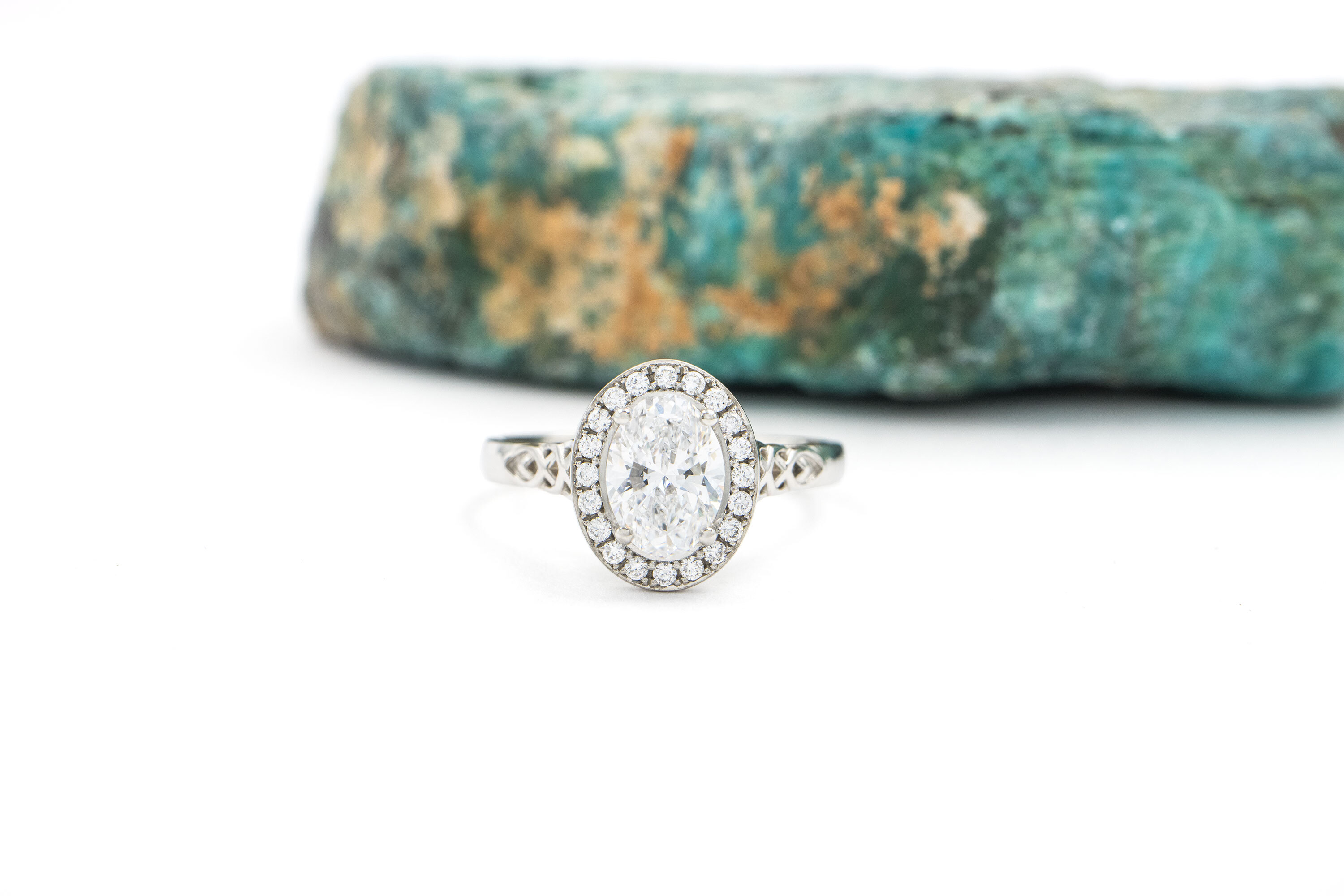 Striking 18K White Gold Celtic Knot Ring For Women With a Polished Finish