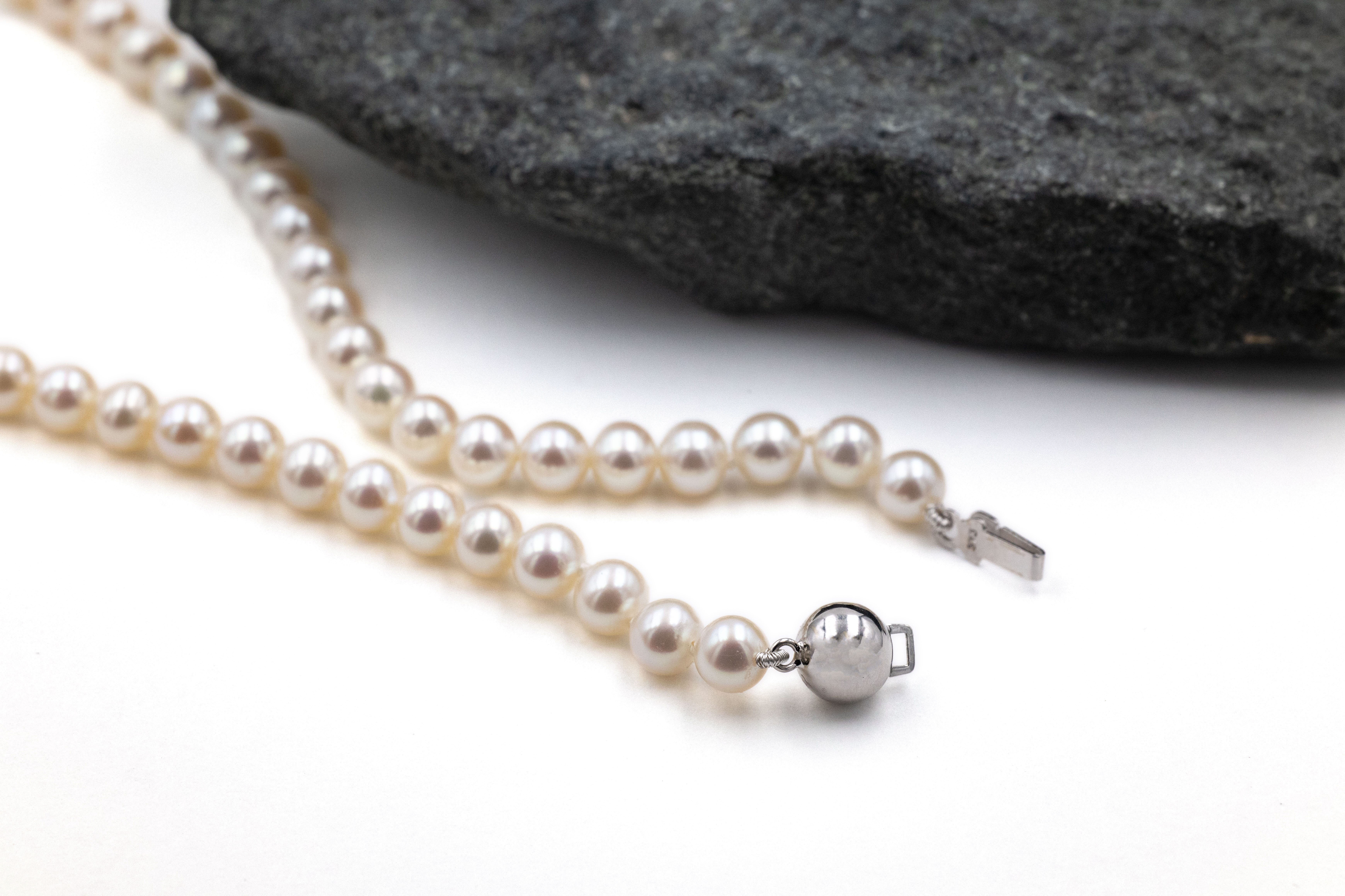 Womens Celtic Knot Necklace in Yellow Gold