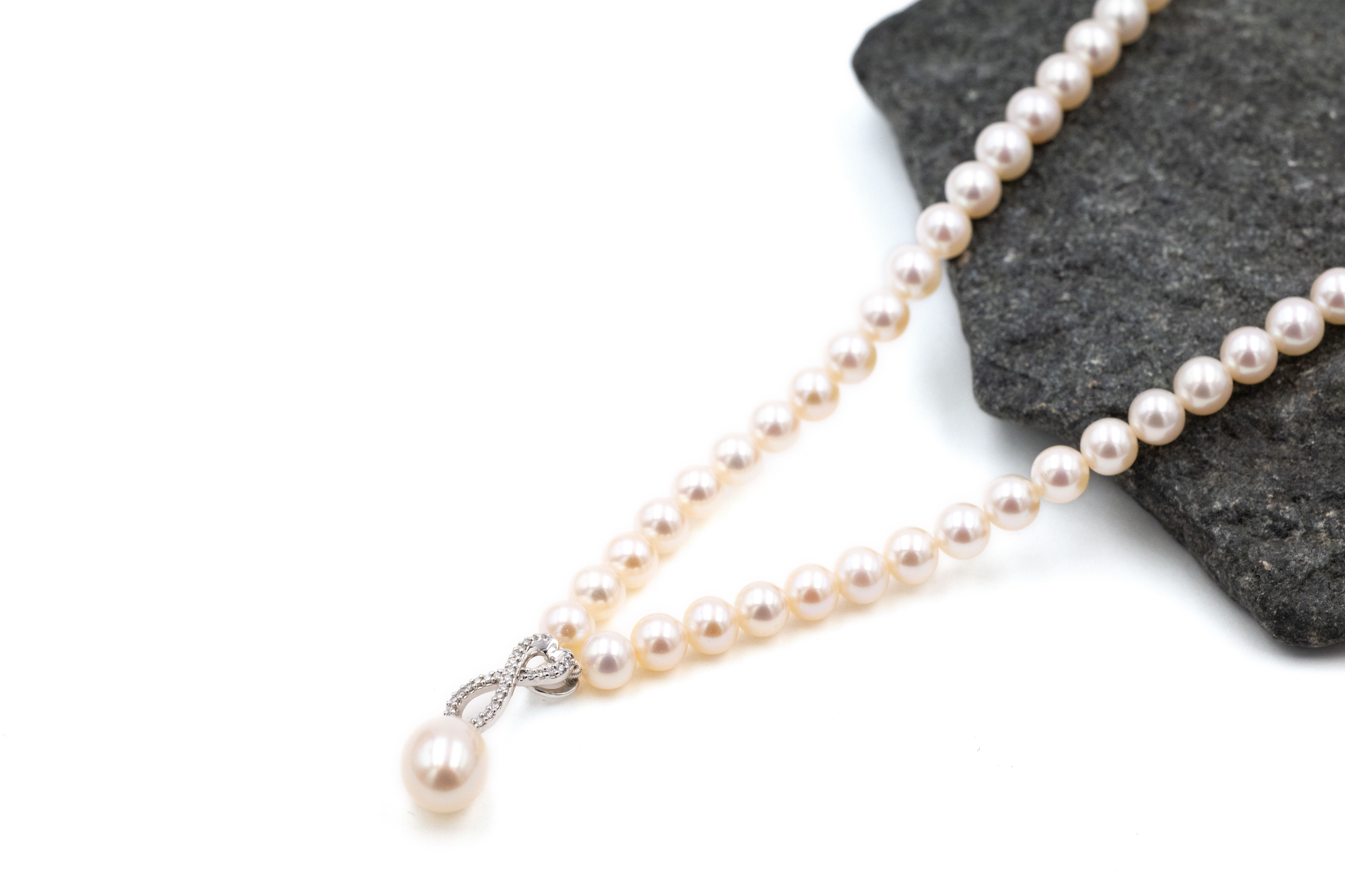 Womens Celtic Knot Necklace in Real Yellow Gold