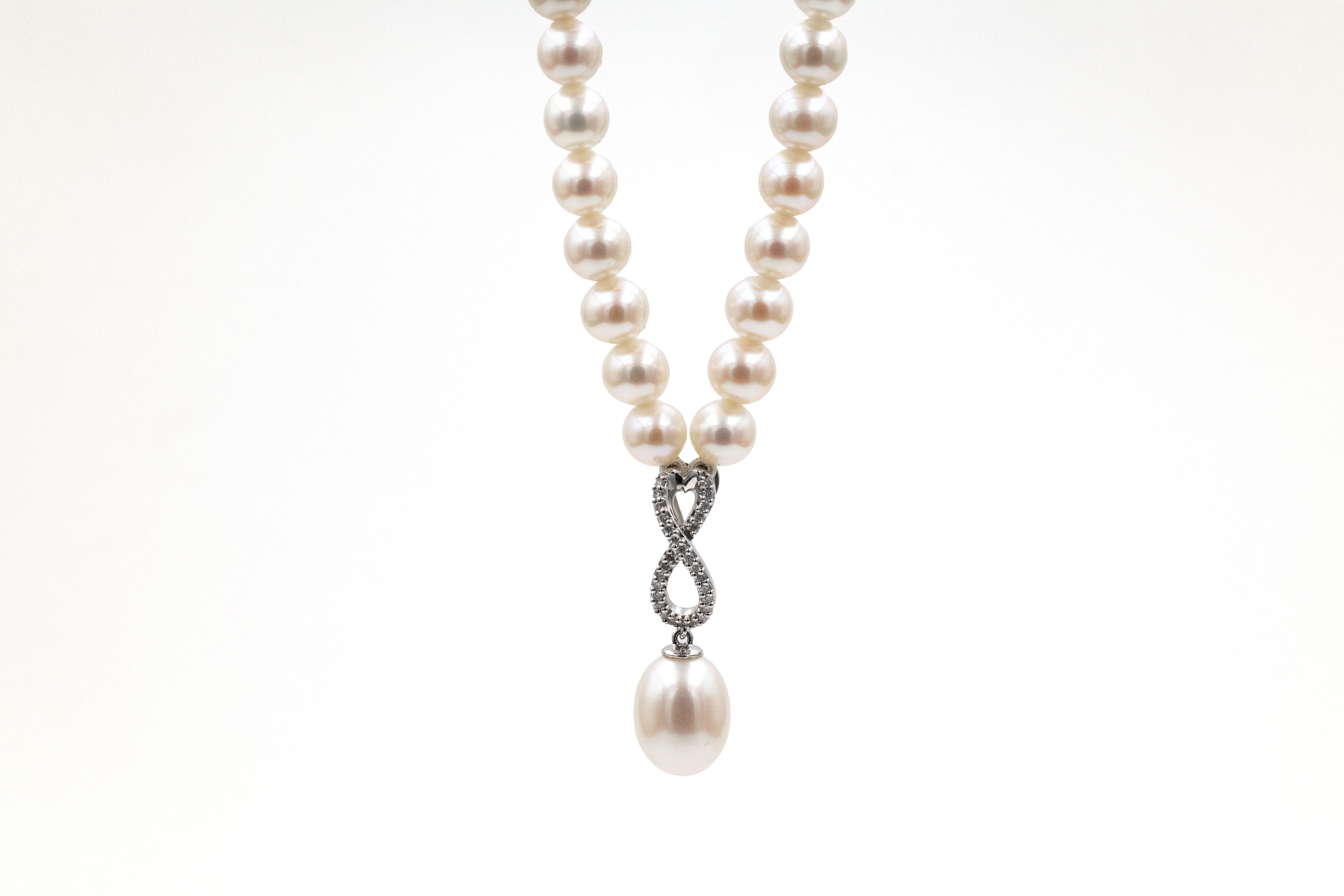 Gorgeous 9K Yellow Gold Celtic Knot Necklace For Women