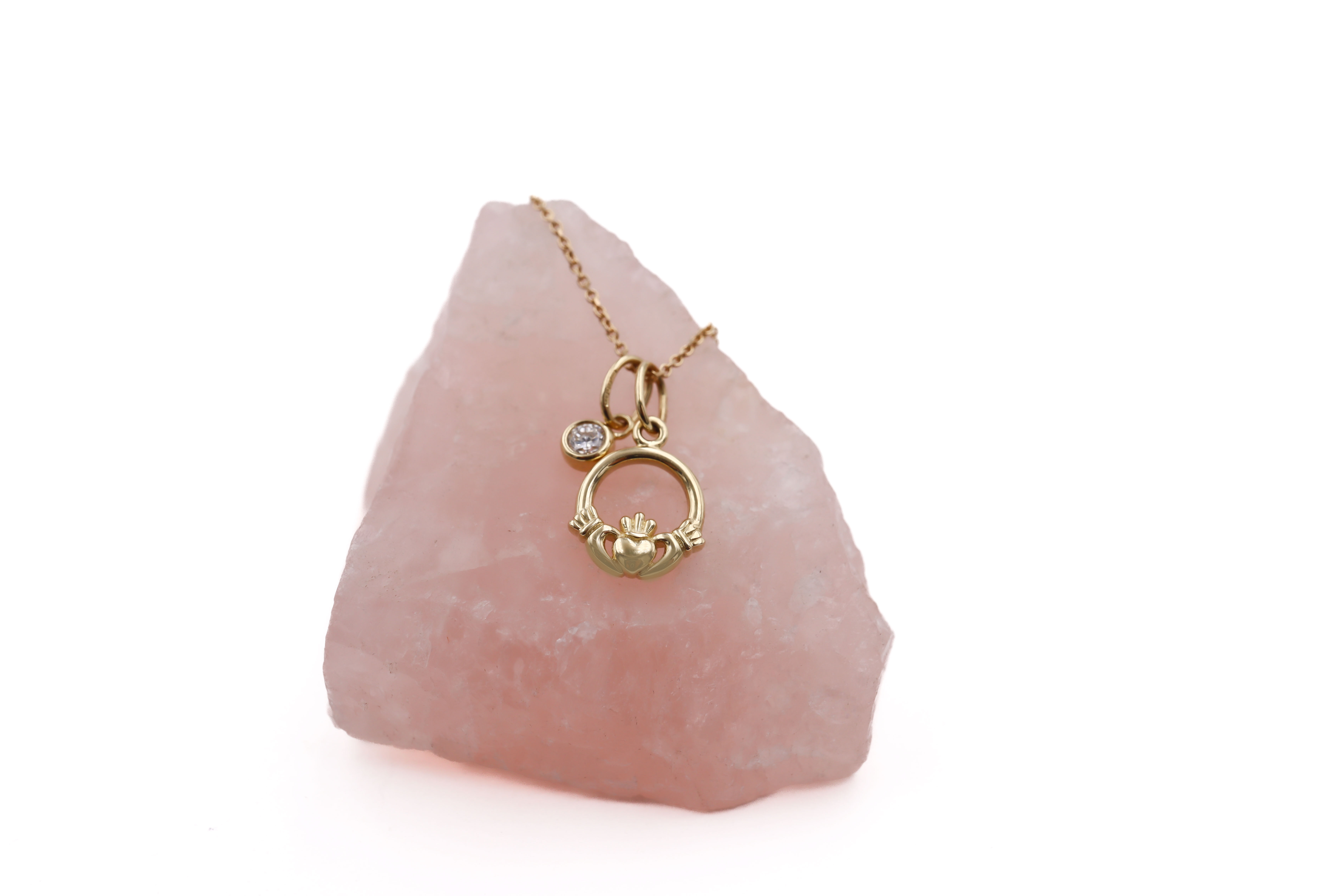 Attractive 14K Yellow Gold Claddagh Necklace For Women With a Polished Finish