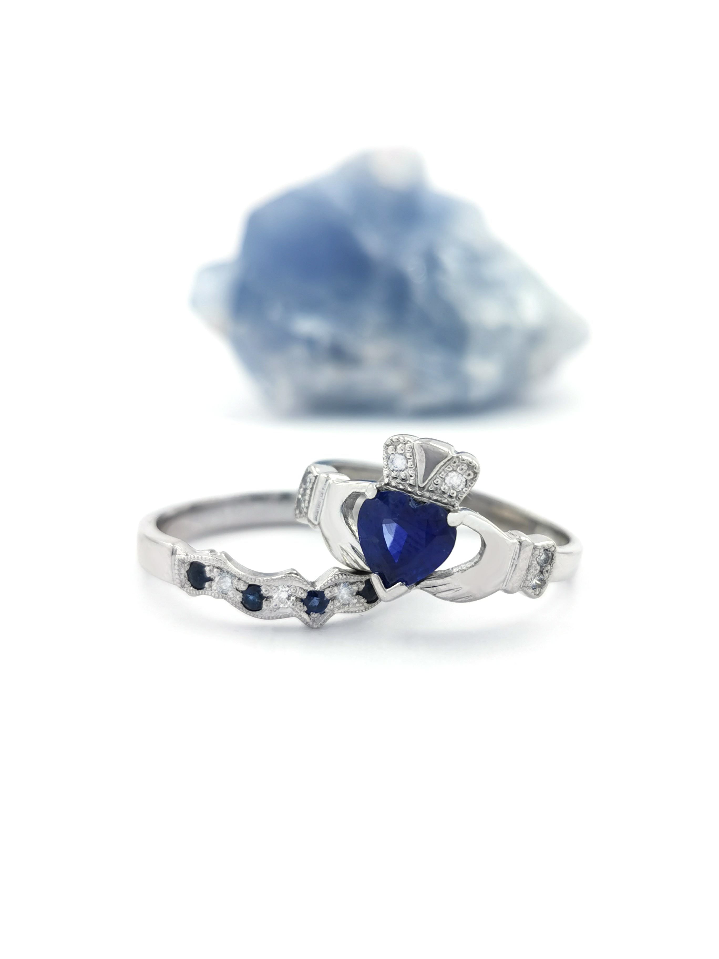 Womens Claddagh Ring in Platinum 950