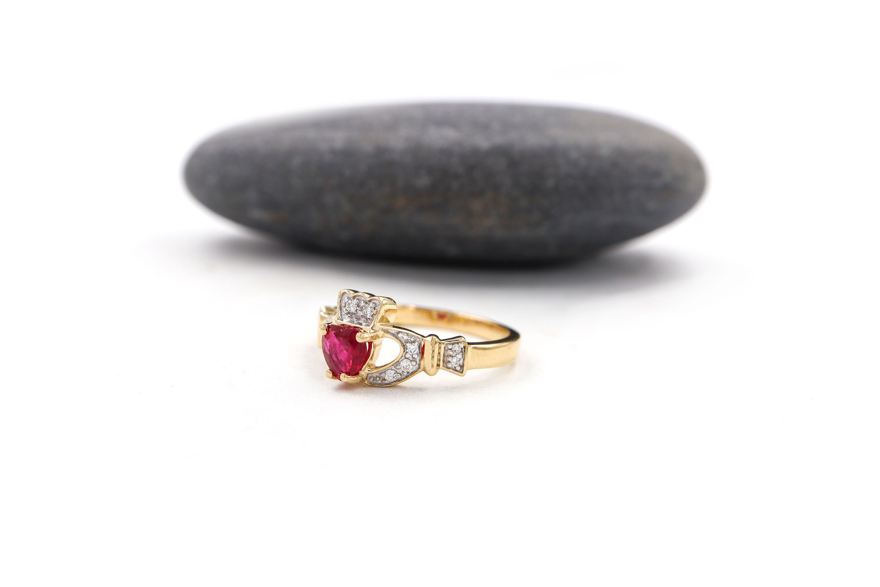 Womens Polished Yellow Gold Claddagh 2.5mm Ring