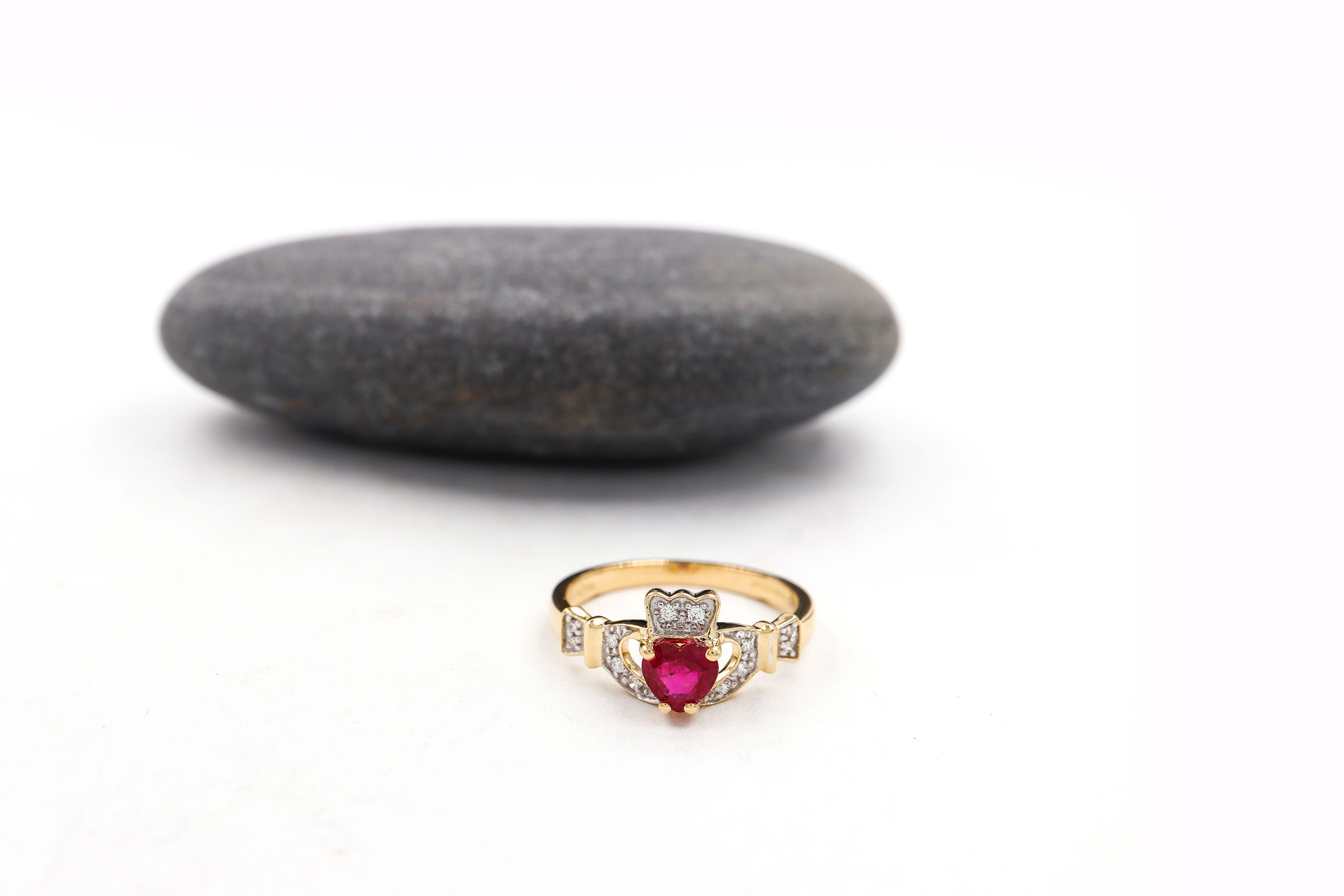 Womens Polished Claddagh 2.5mm Ring in Real Yellow Gold