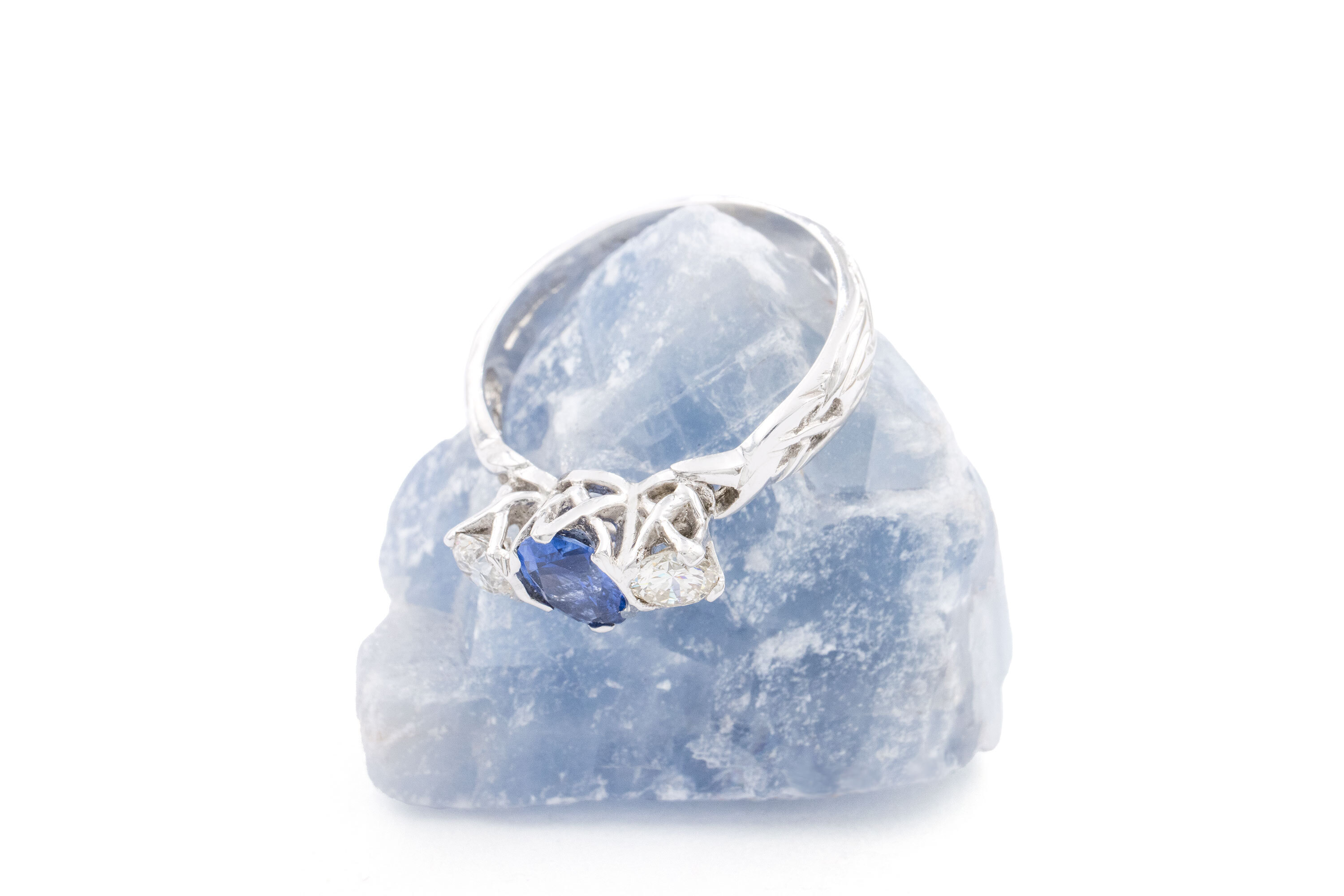 Womens Celtic Knot Ring in White Gold