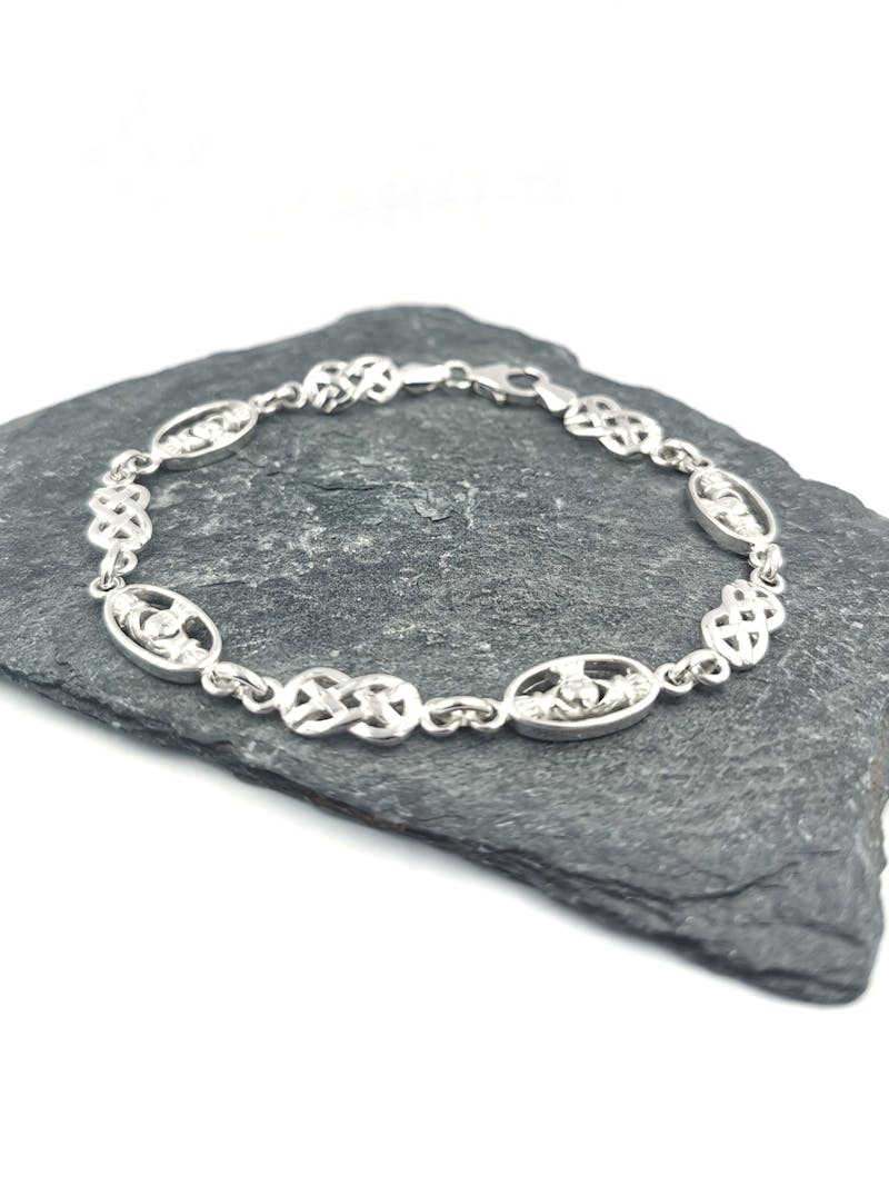 Silver Celtic Knot Claddagh Bracelet 3 ?fit=fill&w=800&auto=compress