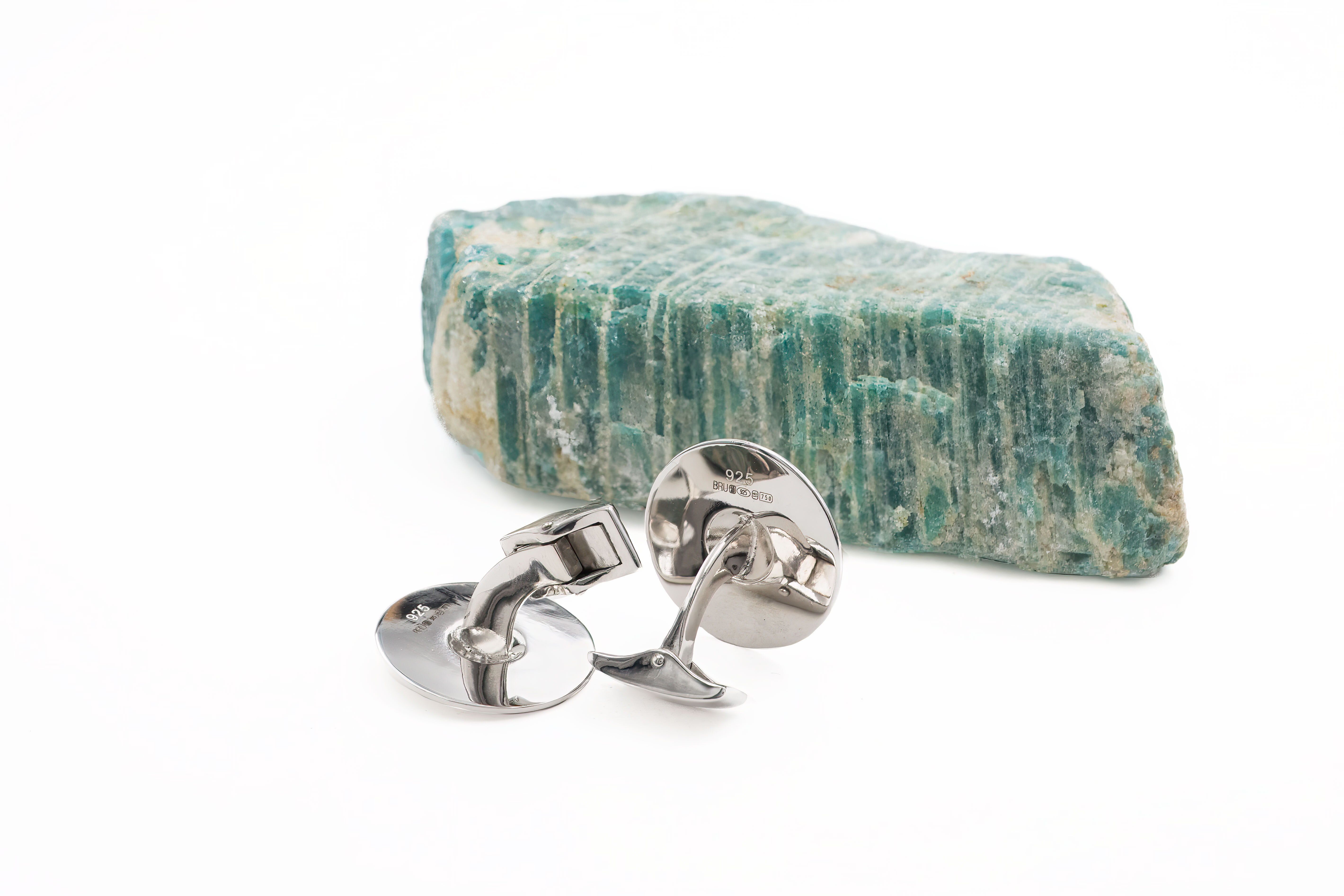 Attractive Sterling Silver & 18K Yellow Gold Celtic Knot & Celtic Warrior Cufflinks For Men. Picture Of The Back.