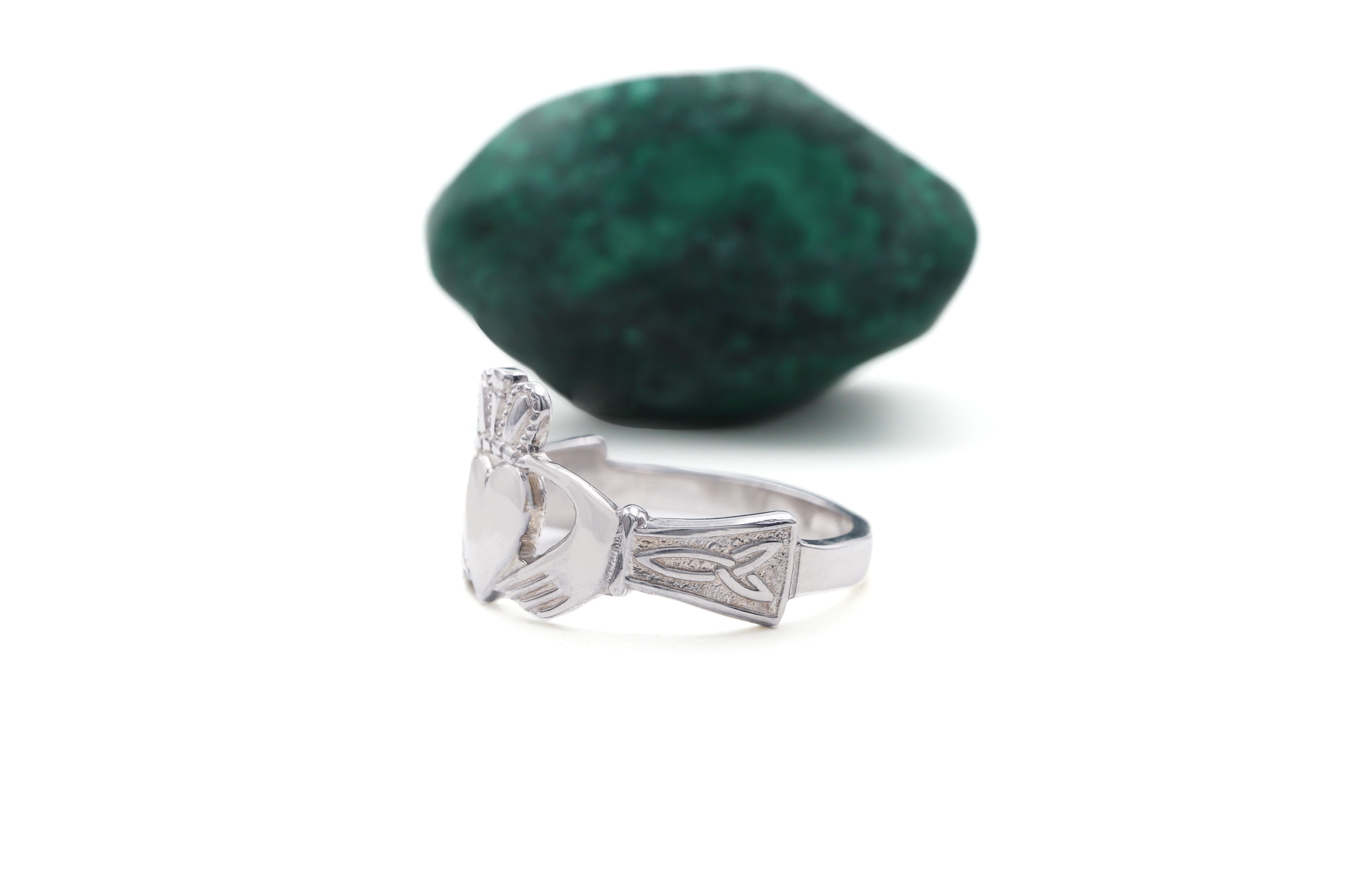 Mens Claddagh Ring in Real Platinum 950. Side View.