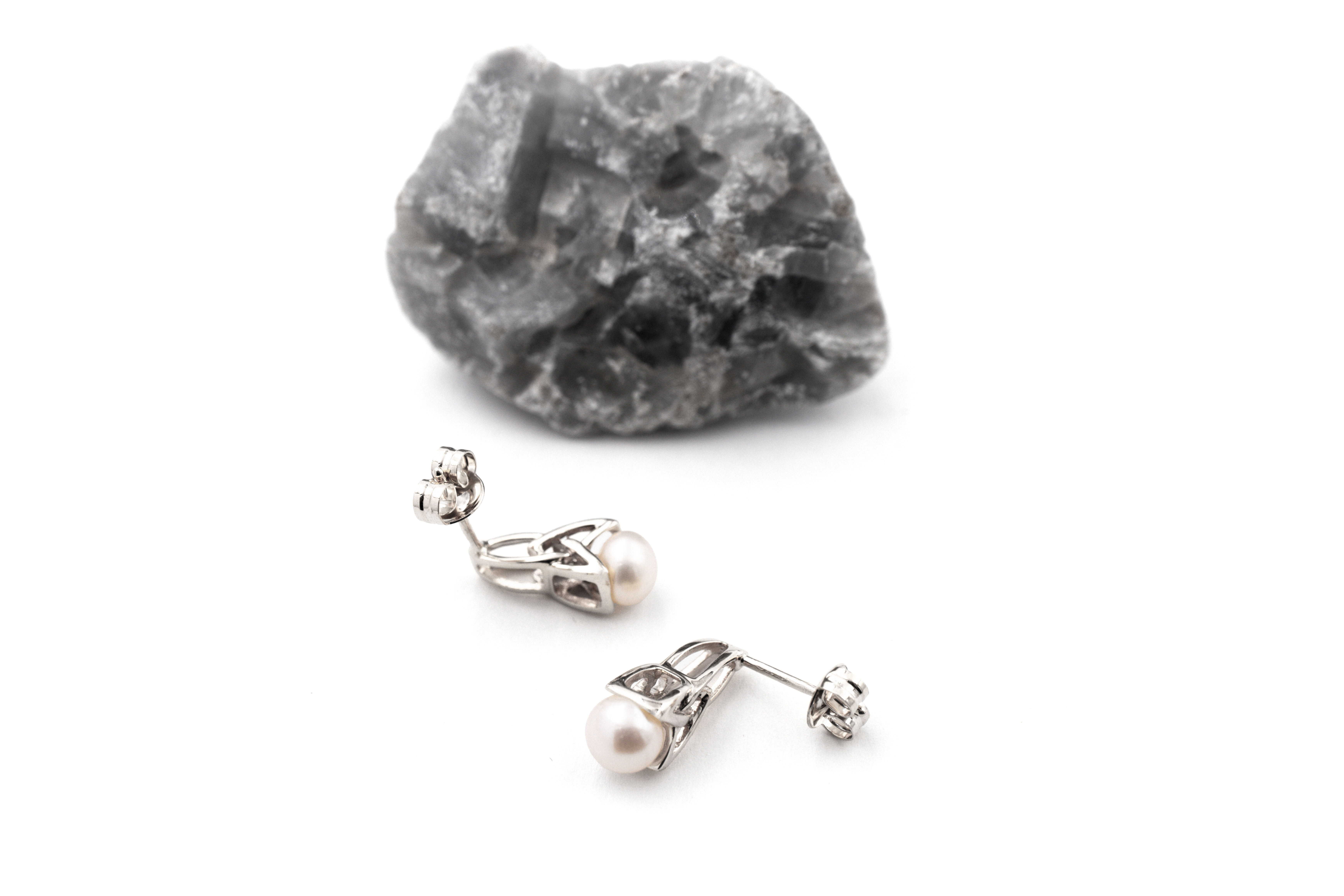 Silver Trinity Knot Pearl earrings 2
