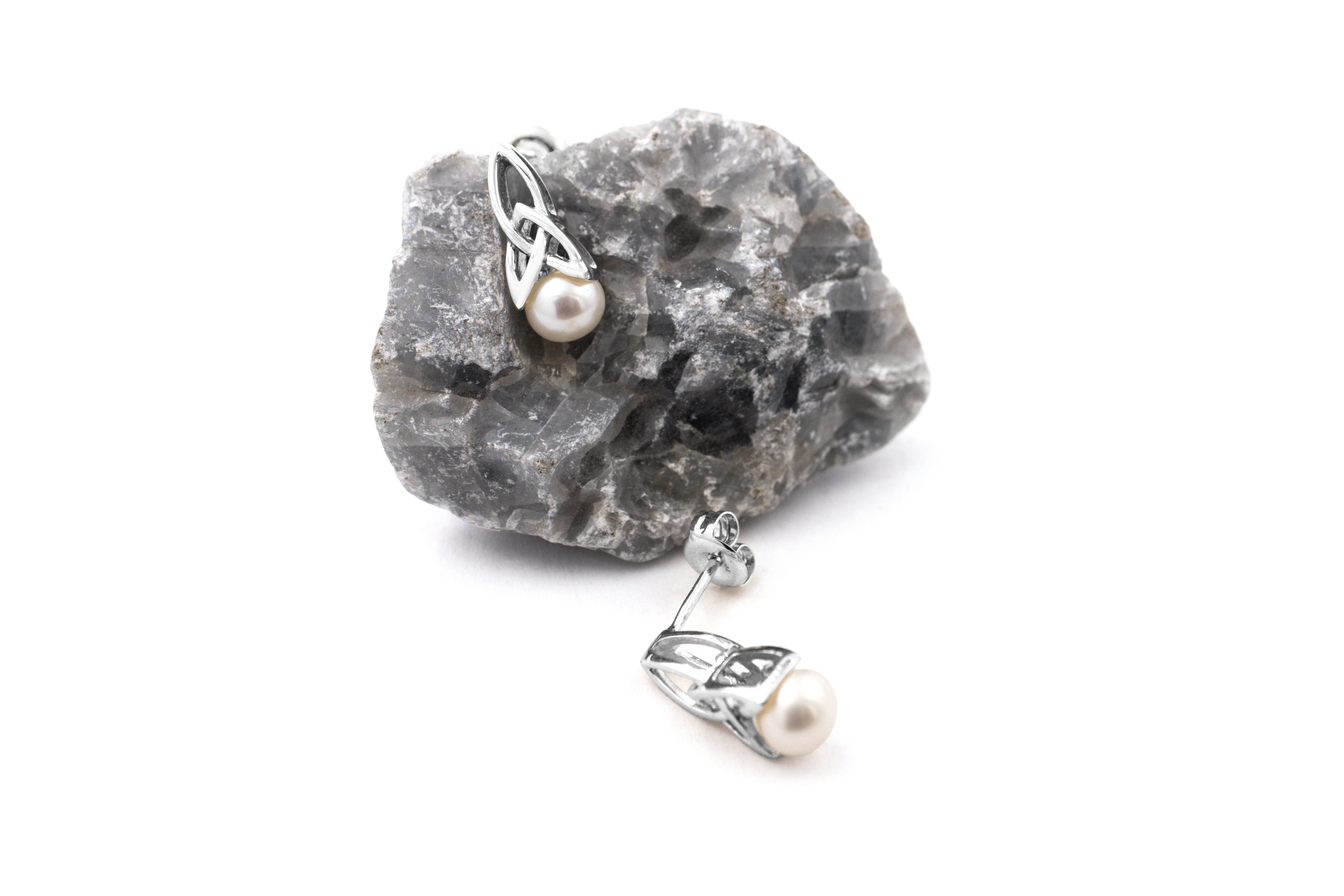 Silver Trinity Knot Pearl earrings 3