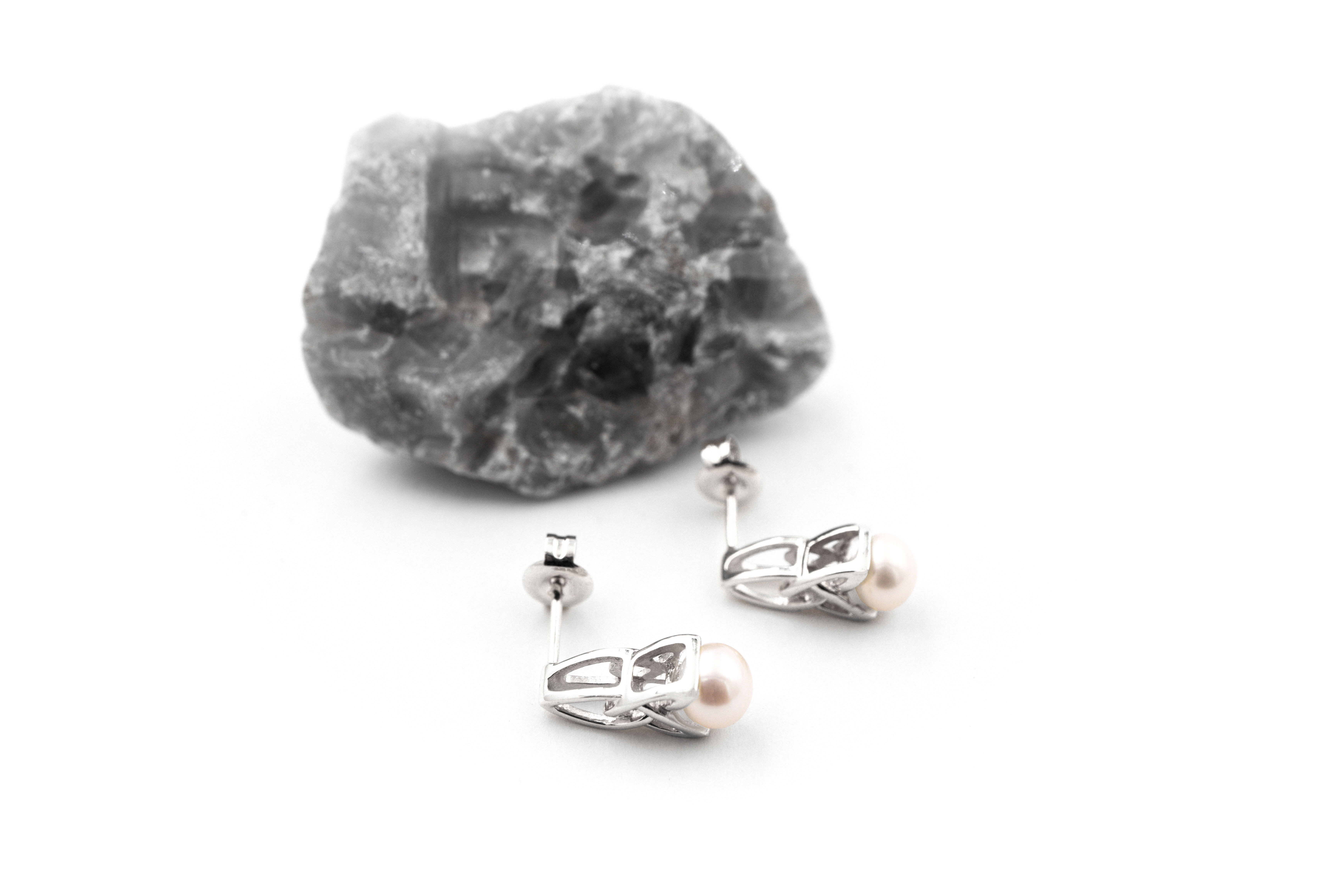 Silver Trinity Knot Pearl earrings 5