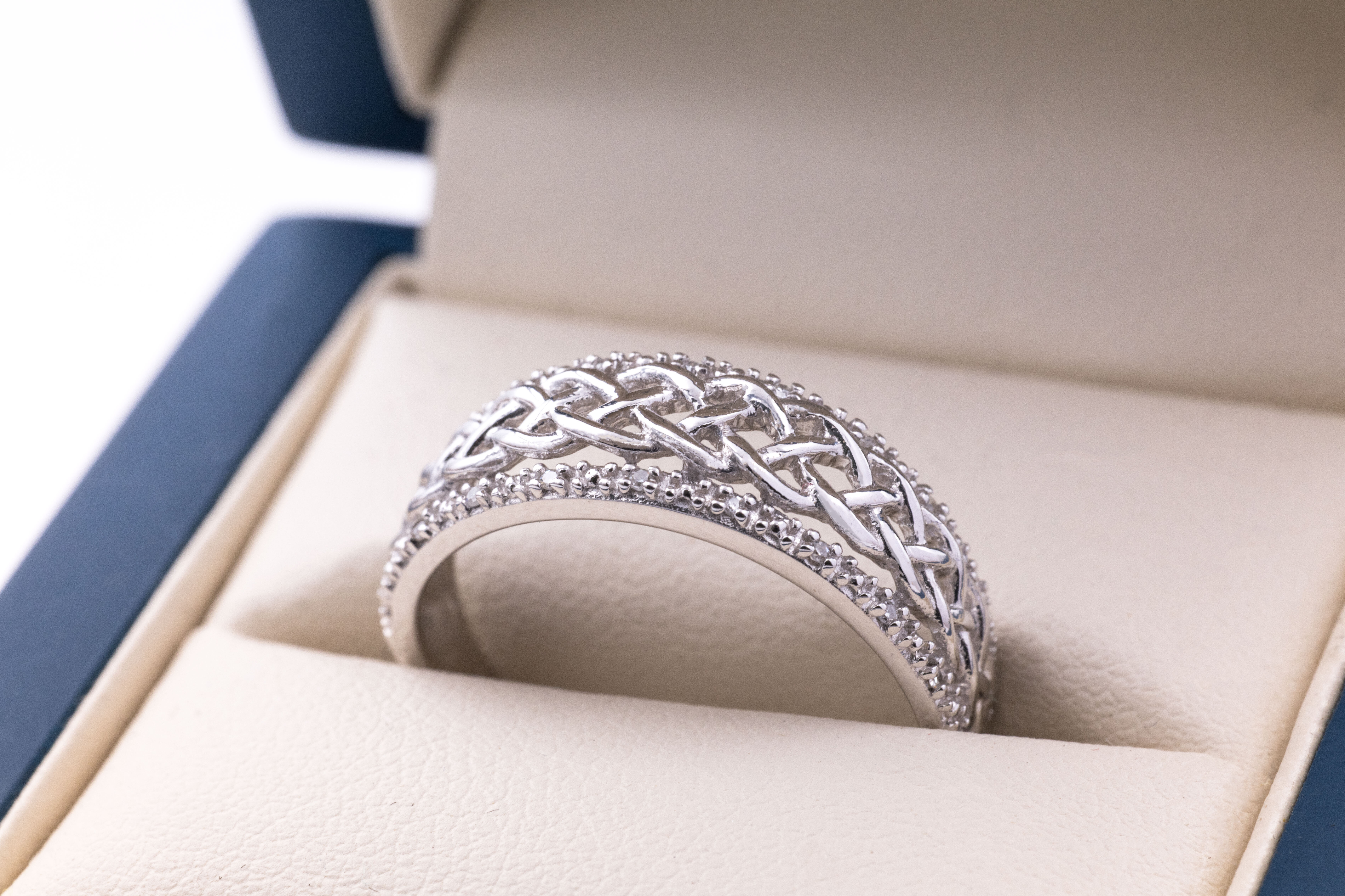 Authentic 14K White Gold Celtic Knot Ring For Women With a Polished Finish