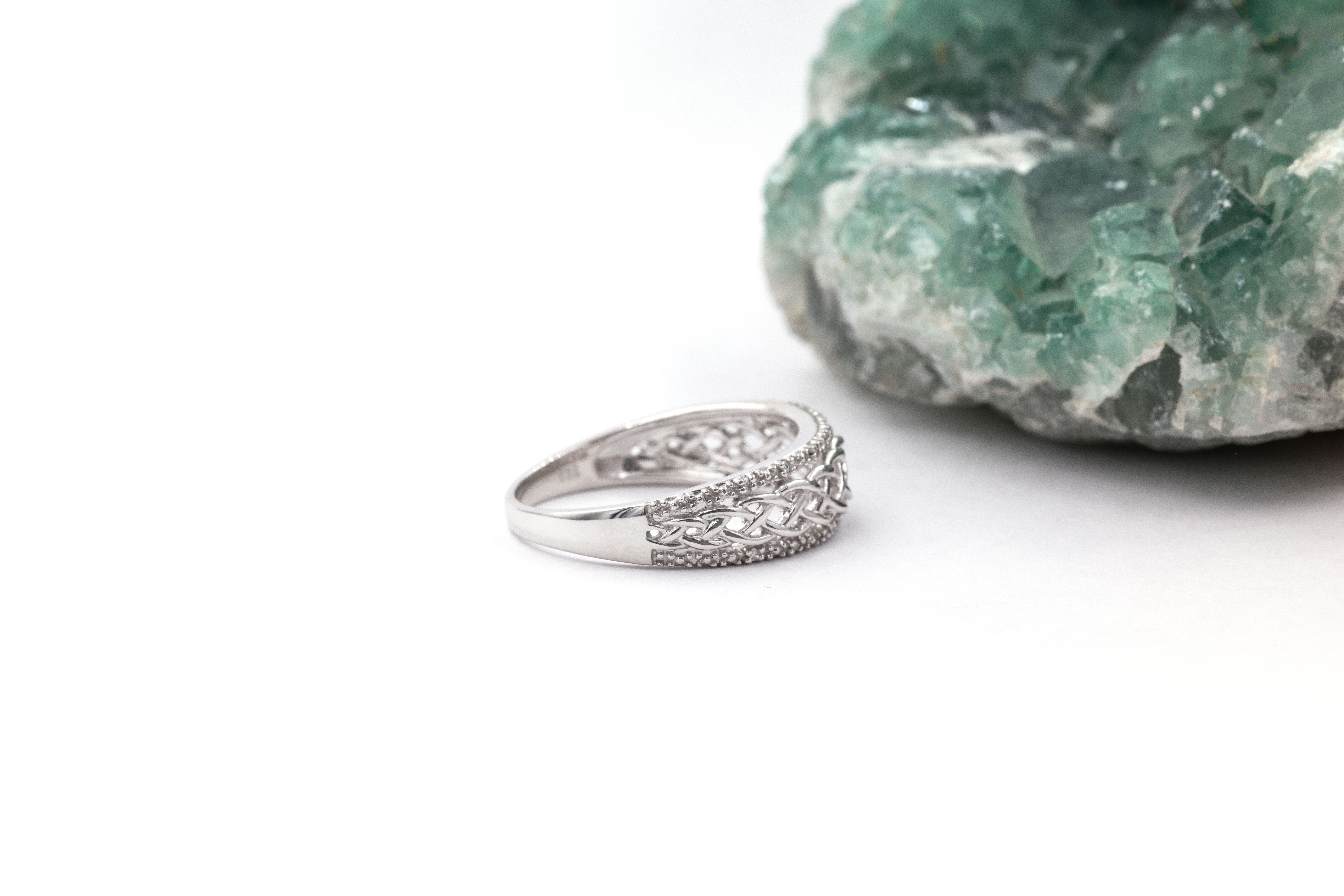 Womens Attractive Polished White Gold Celtic Knot 7.0mm Ring