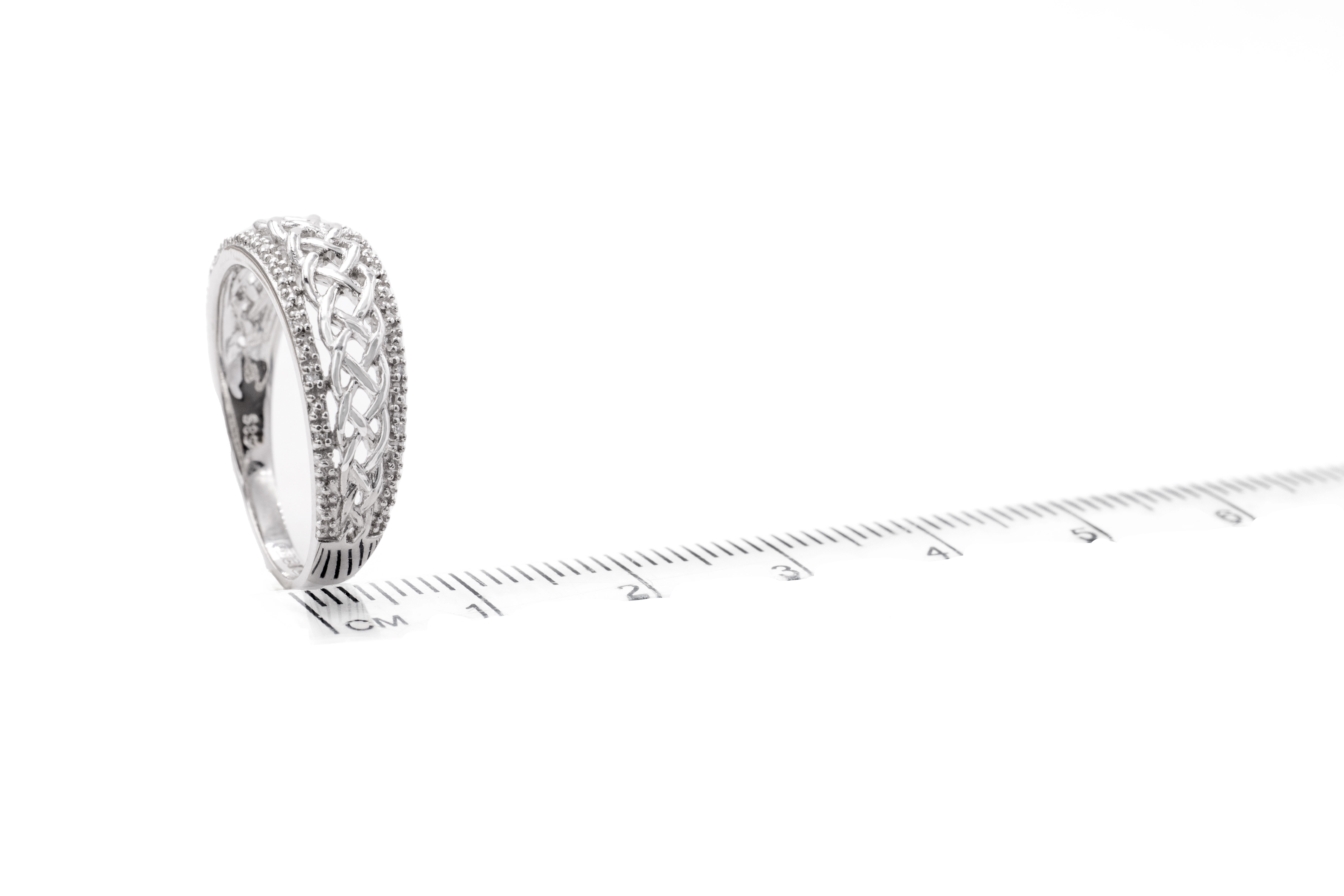 Irish White Gold Celtic Knot 7.0mm Ring For Women With a Polished Finish