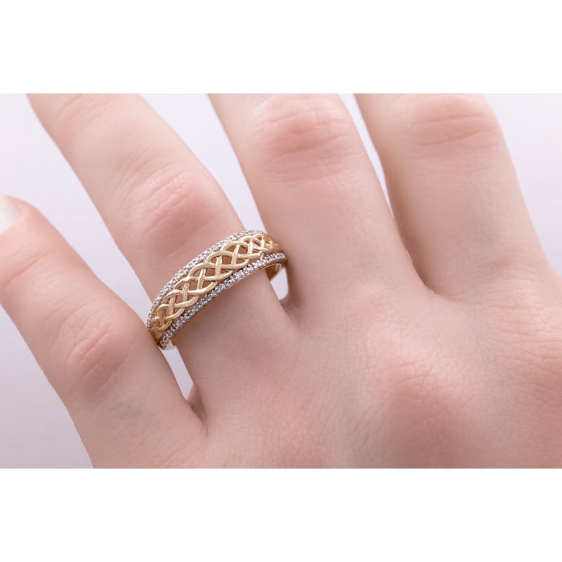Striking 14K Yellow Gold Celtic Knot Wedding Ring For Women With a Polished Finish