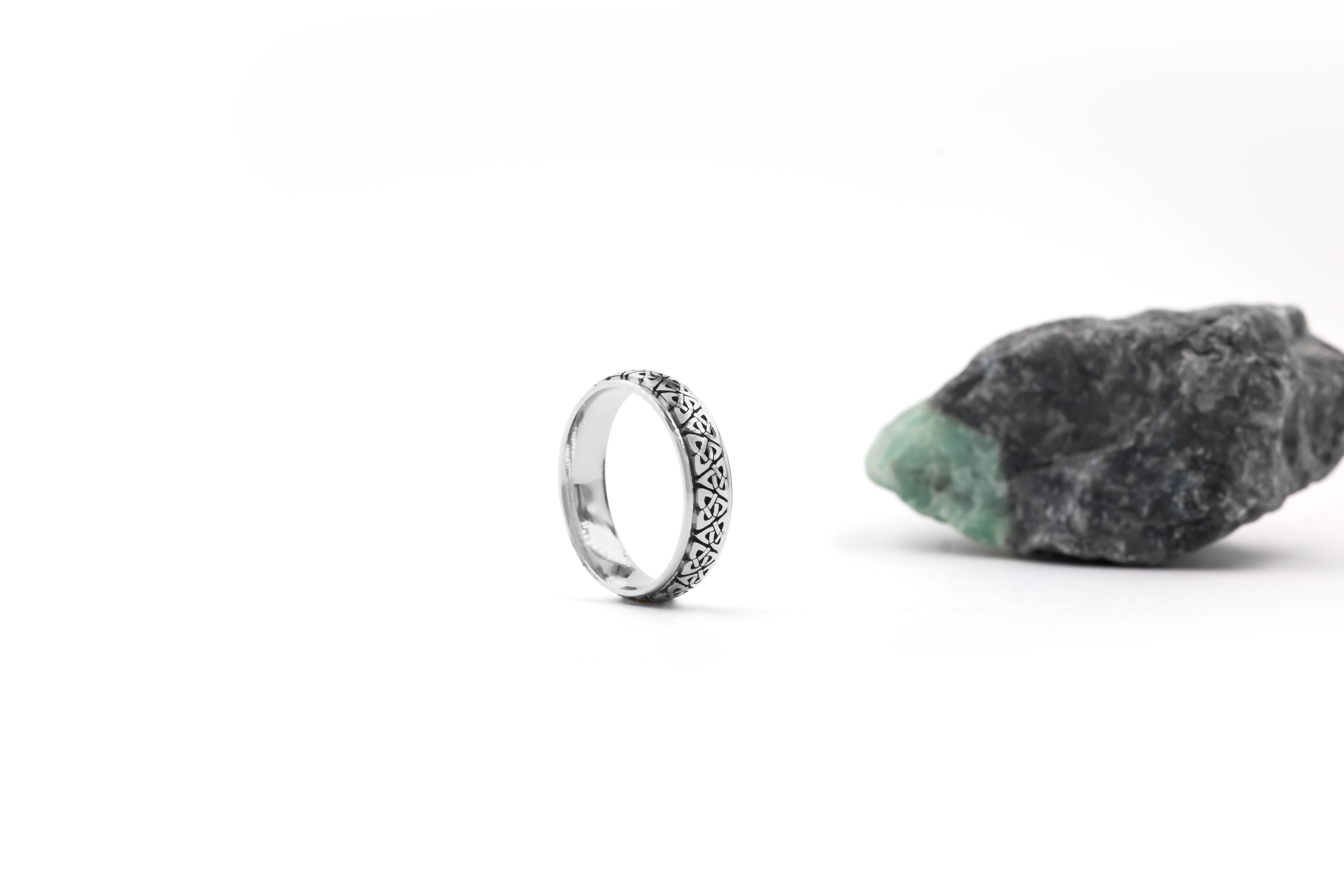 Attractive Platinum Trinity Knot 5.0mm Ring