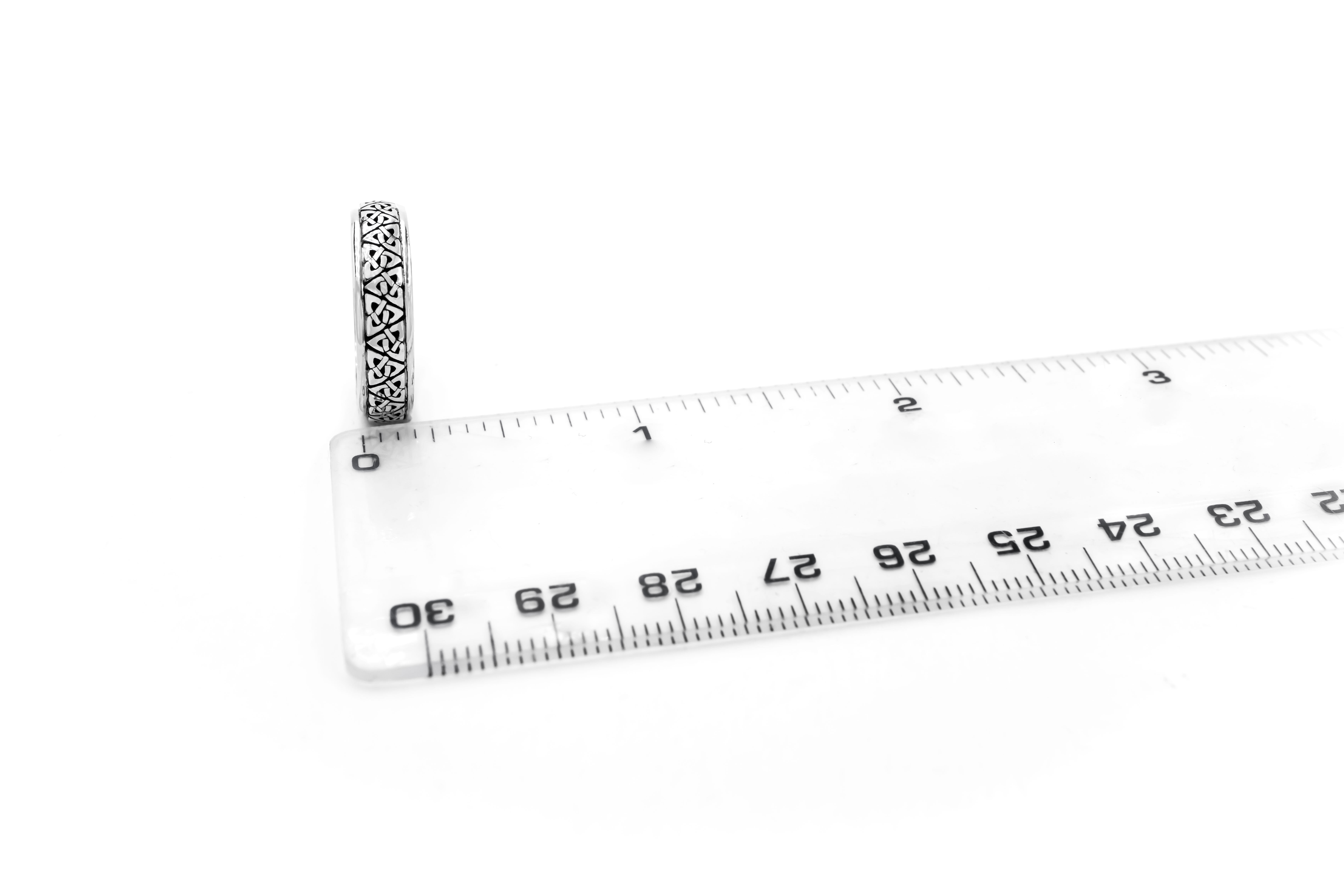 Attractive 9K White Gold Trinity Knot 5.0mm Ring