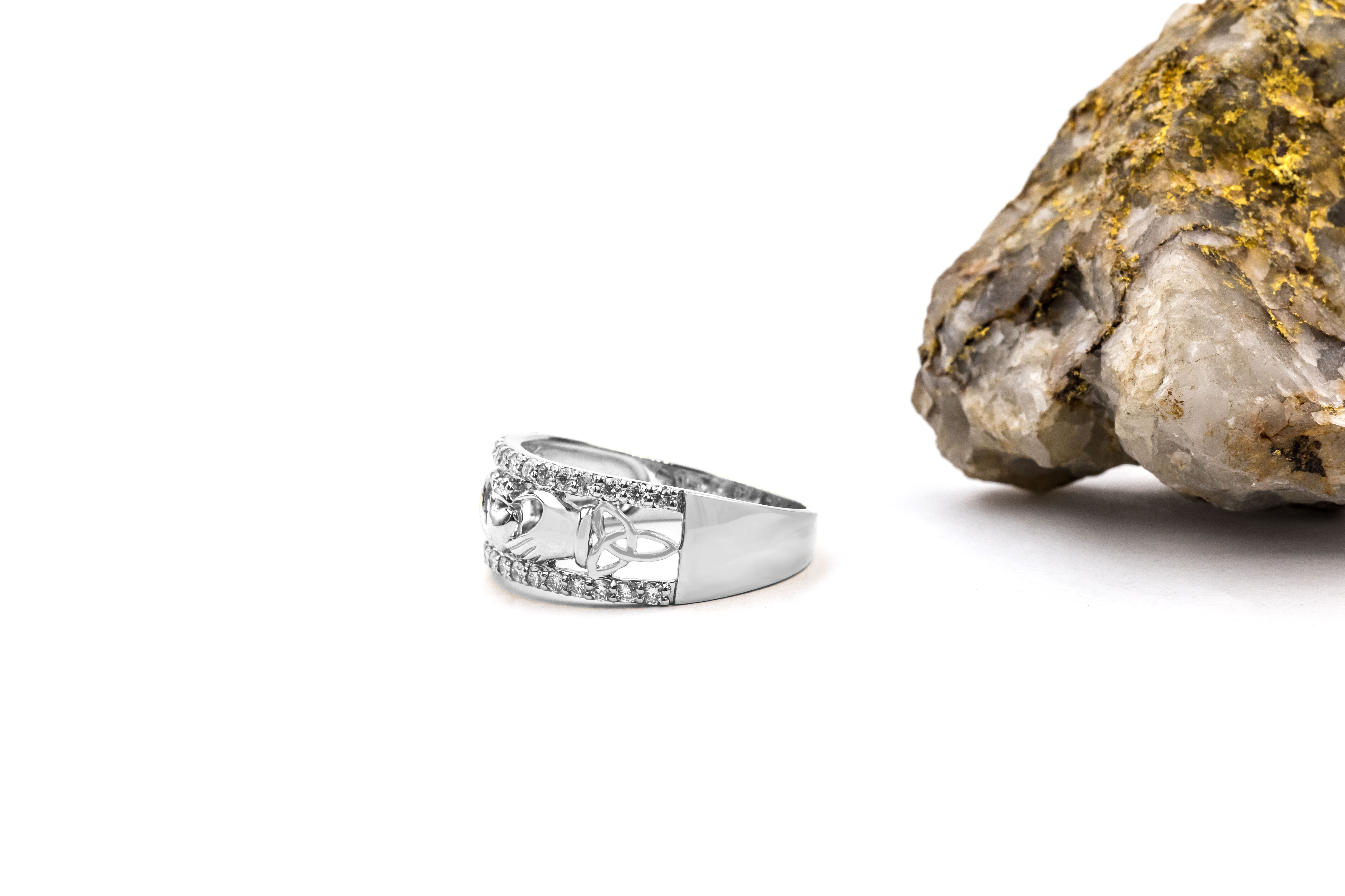 Womens Romantic Polished White Gold Claddagh & Trinity Knot 10.0mm Ring