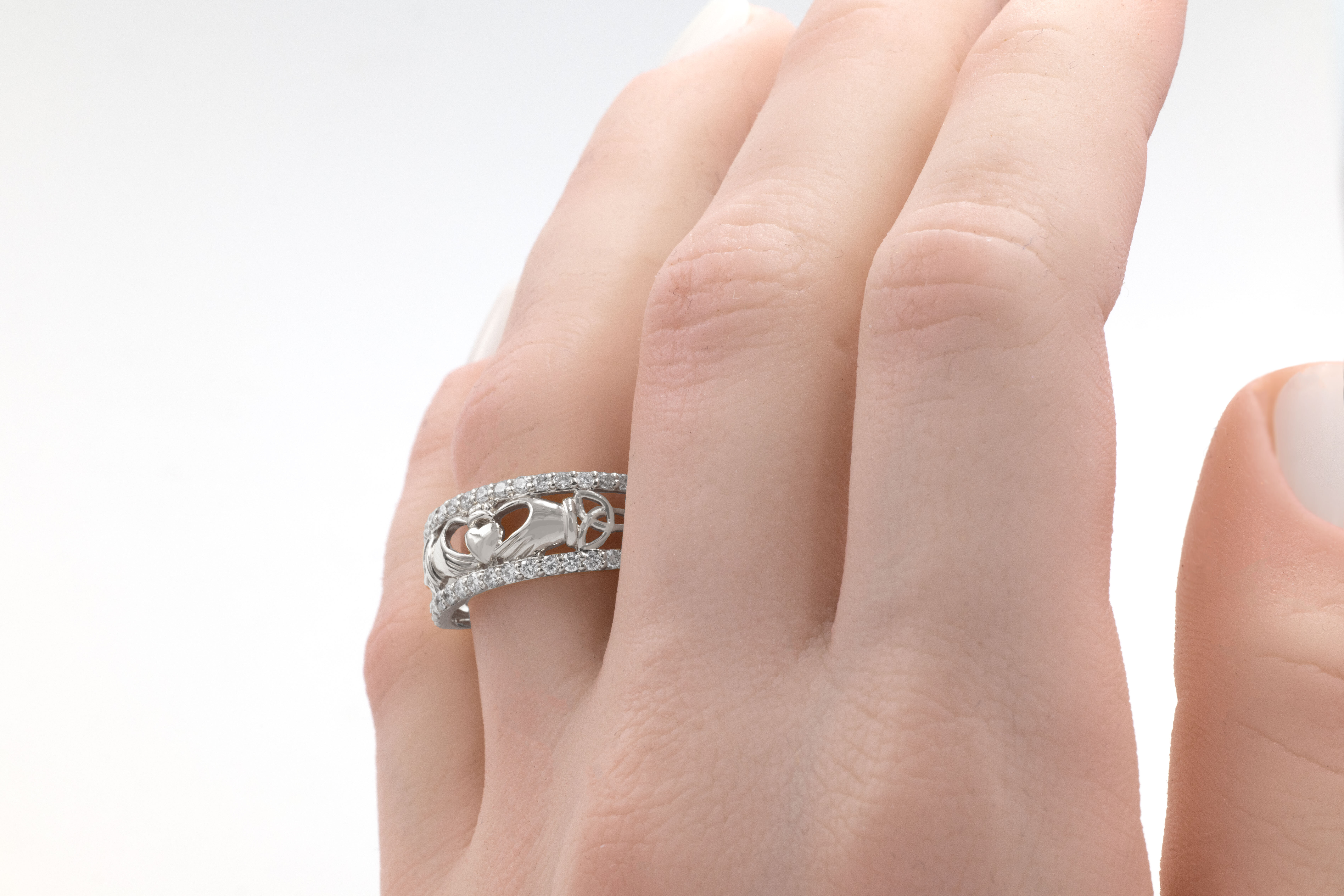 Womens Claddagh 10.0mm Ring in 14K White Gold With a Polished Finish