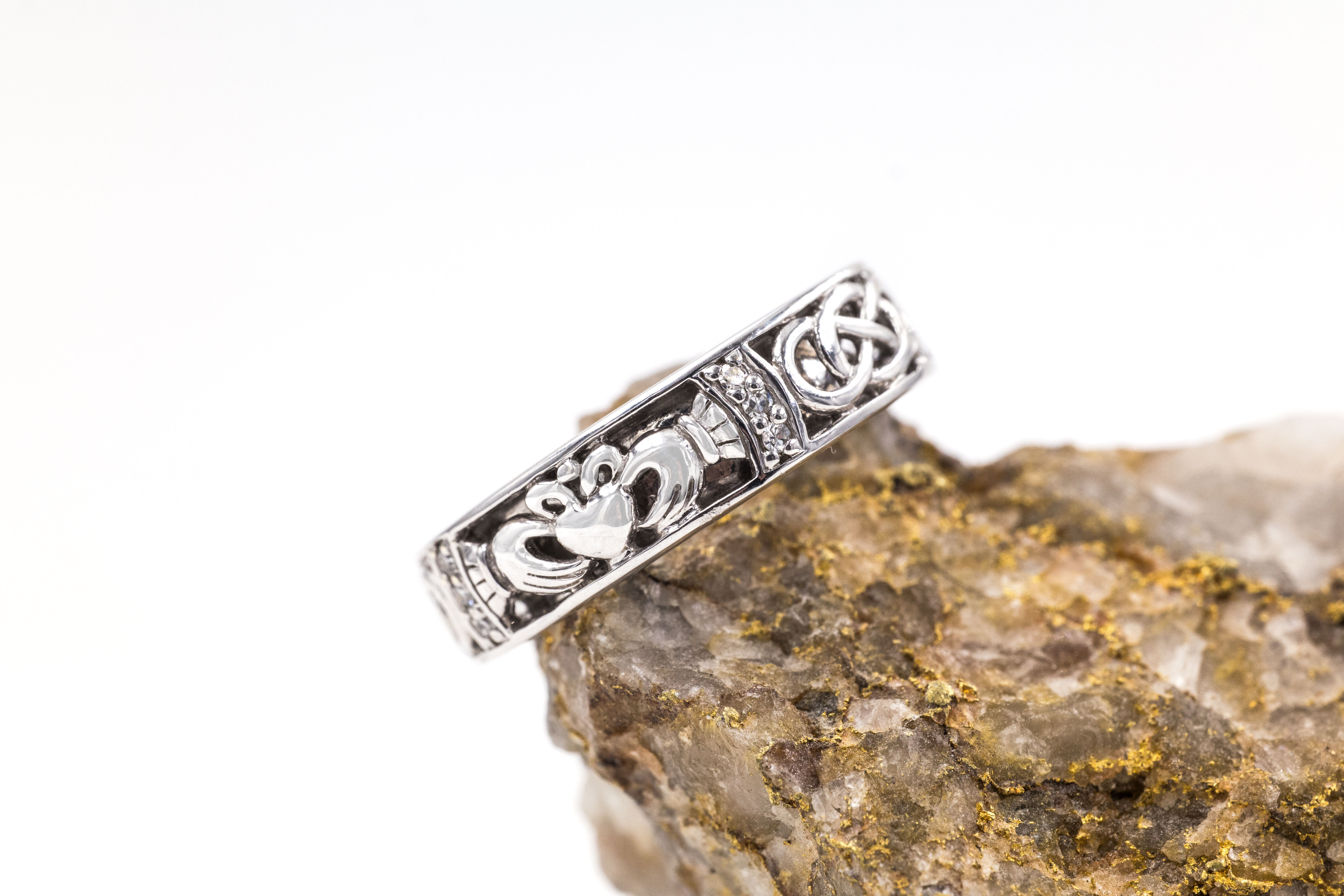 Womens Claddagh & Celtic Knot 5.0mm Ring in 14K White Gold