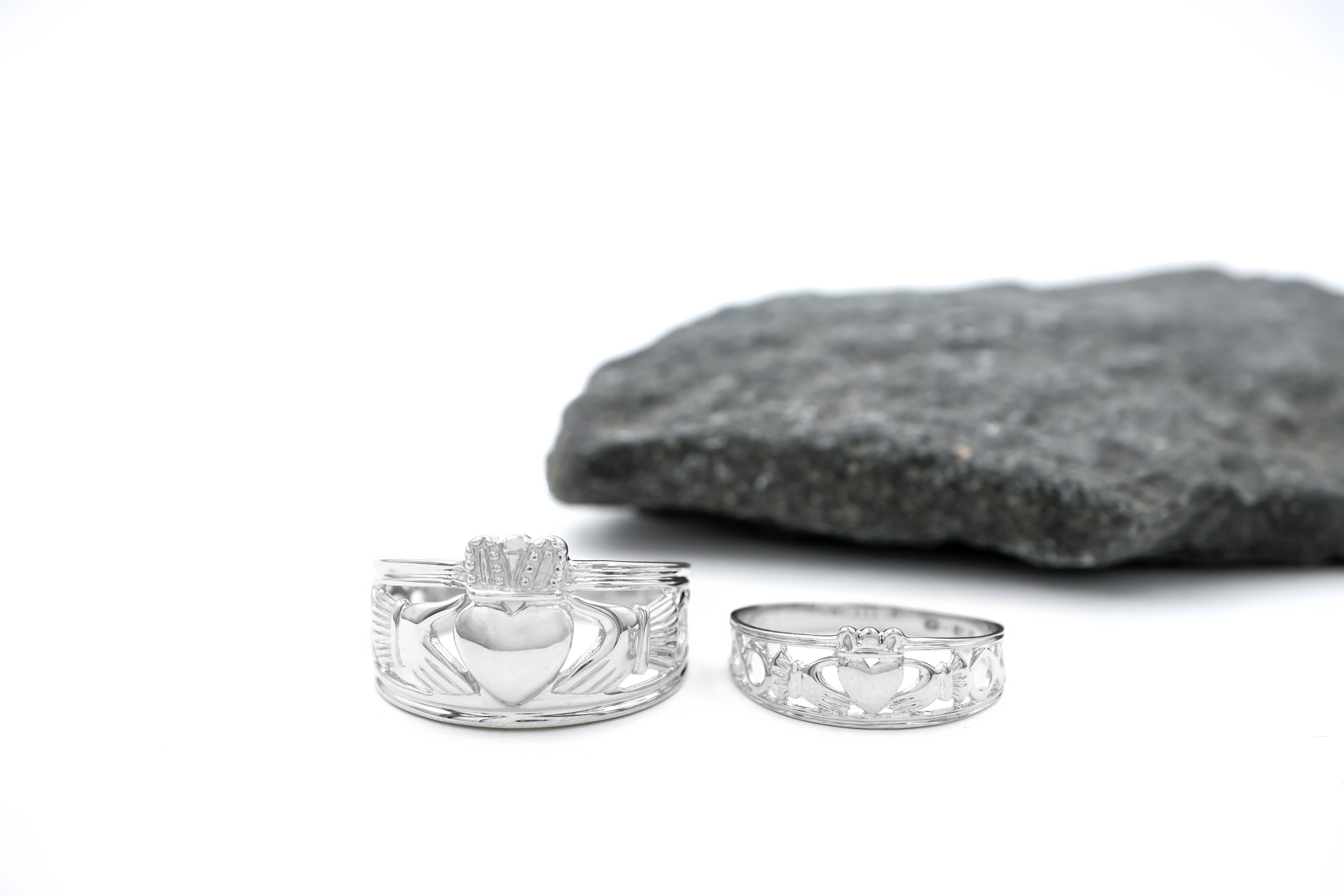 Womens Claddagh 8.0mm Ring in 9K White Gold