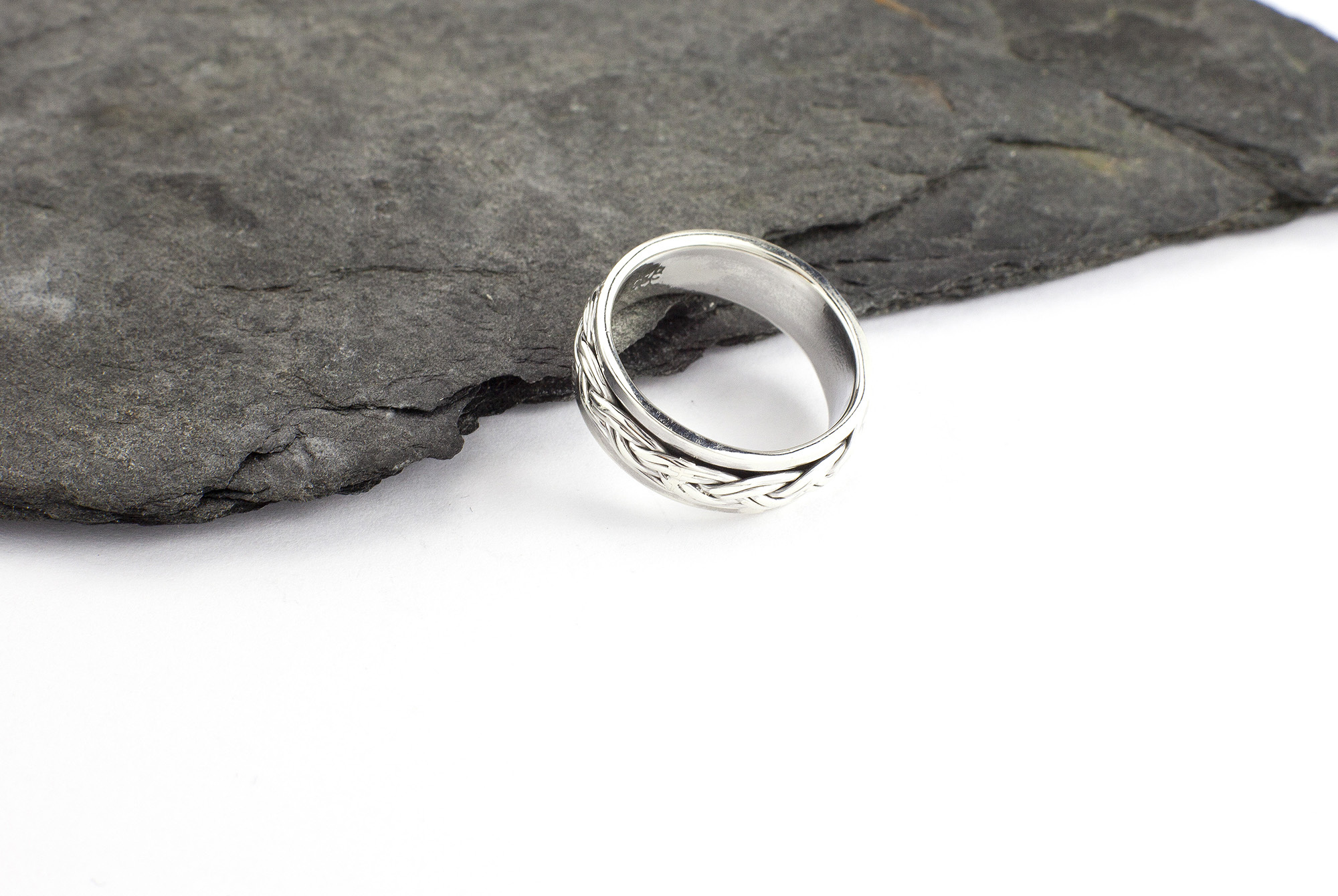 Attractive Sterling Silver Celtic Knot Ring