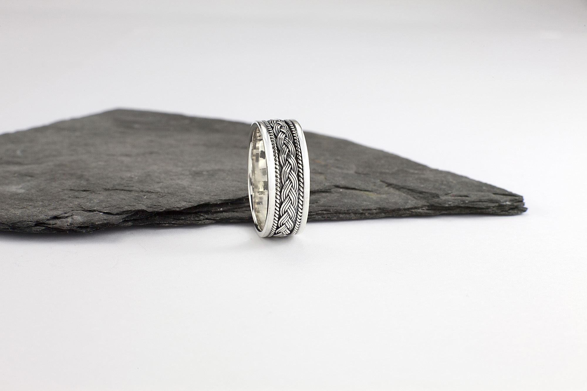 Attractive Sterling Silver Celtic Knot Ring