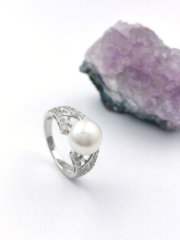 Womens Celtic Knot Ring in Sterling Silver