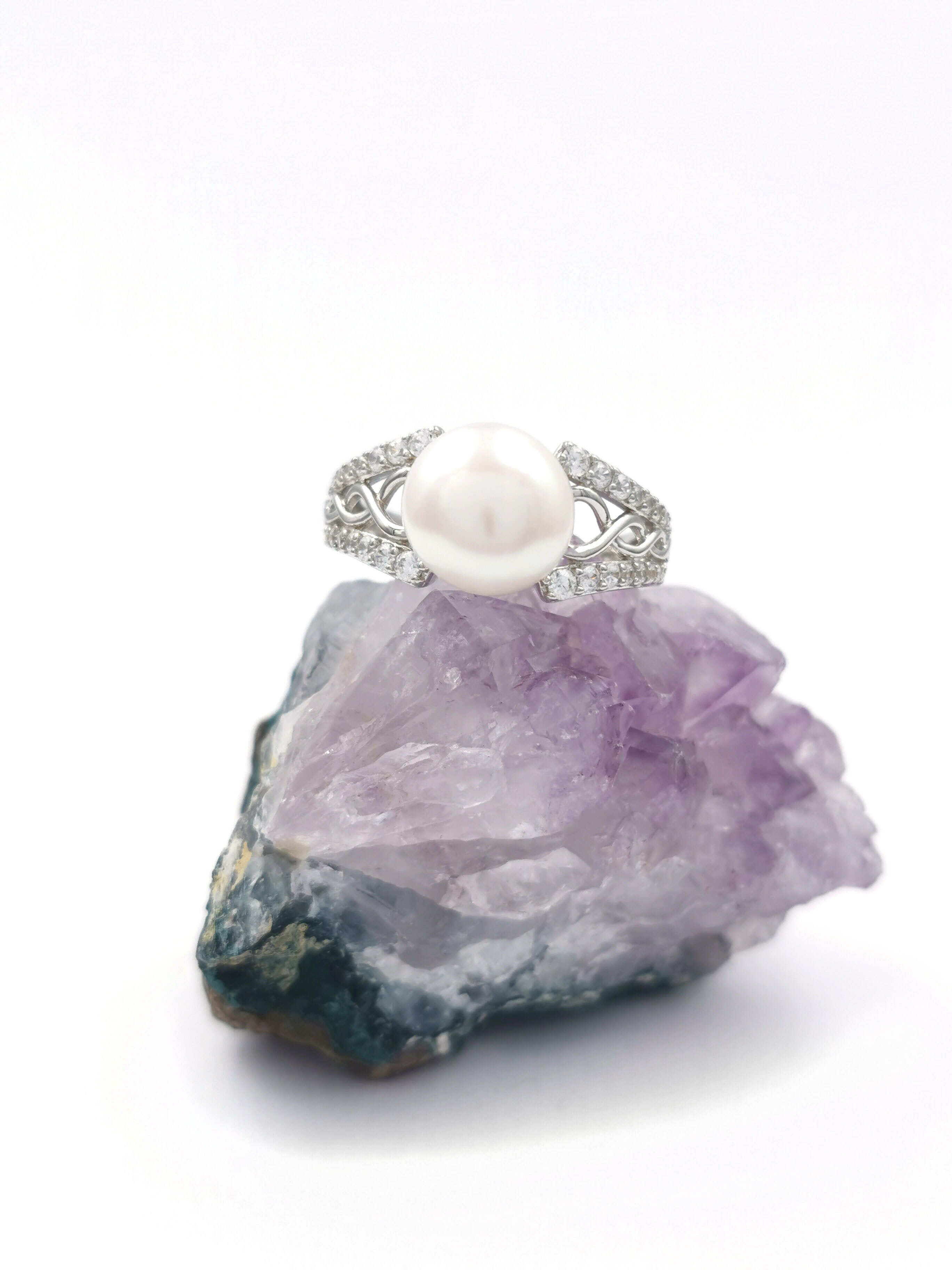 Attractive Sterling Silver Celtic Knot Ring For Women