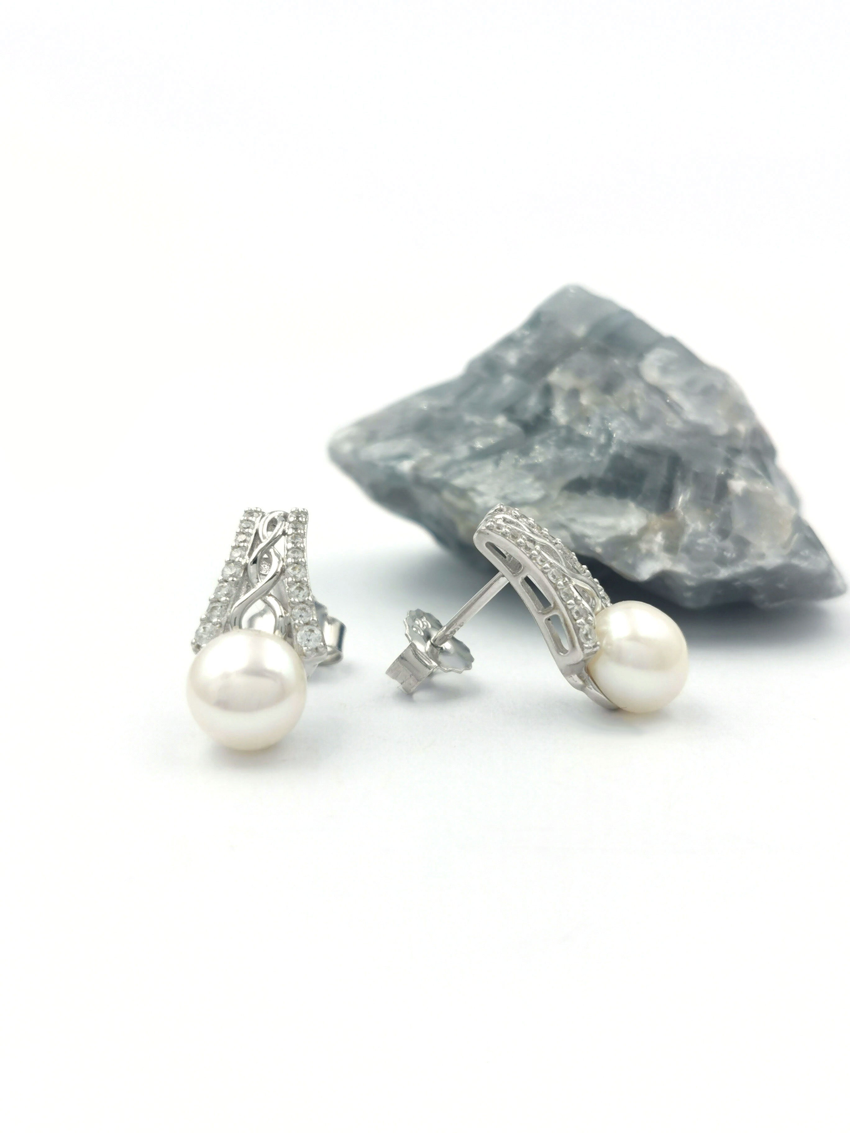 Gorgeous Sterling Silver Celtic Knot Earrings For Women