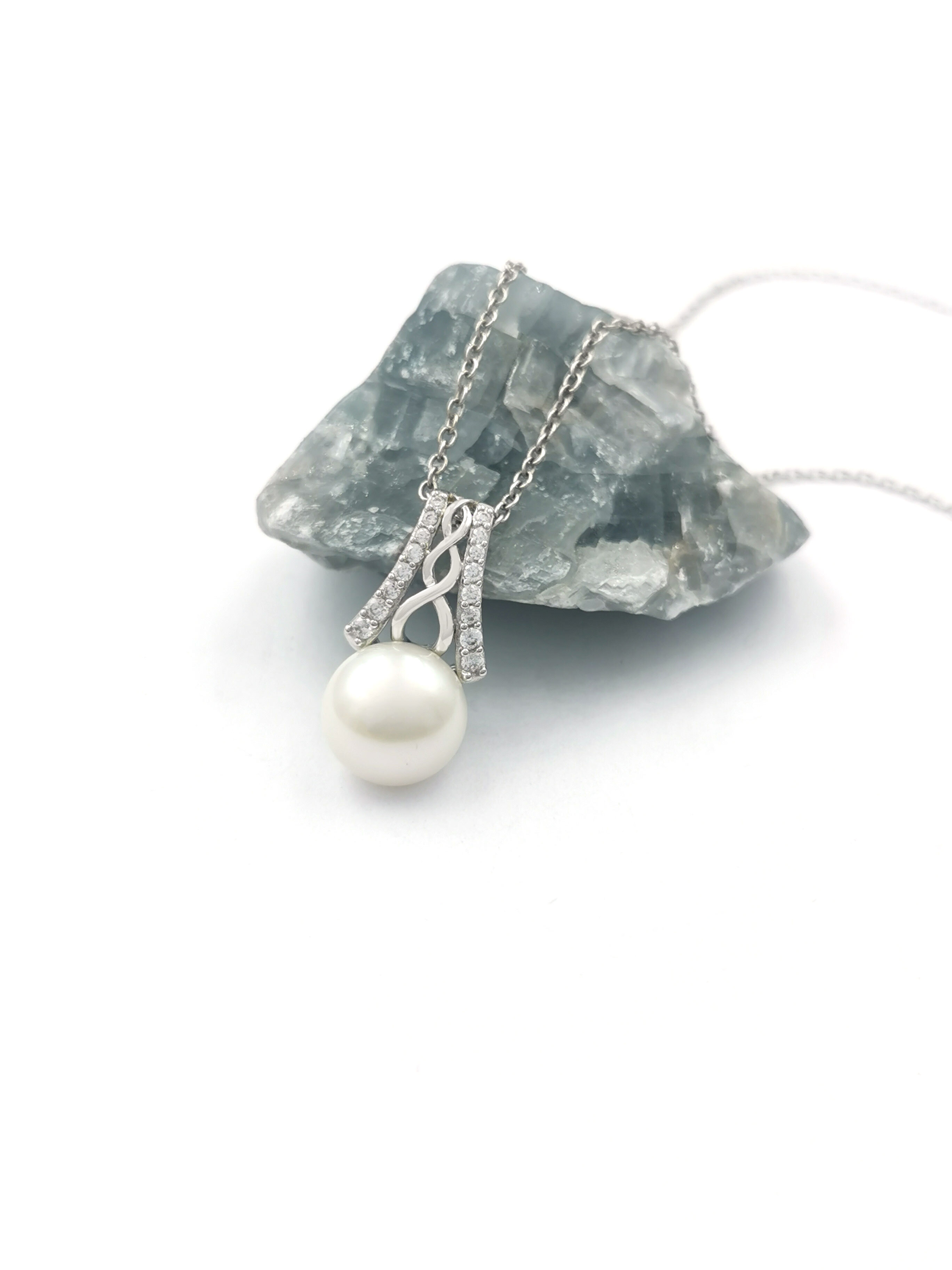 Celtic Knot - Shown with Light Cable Chain