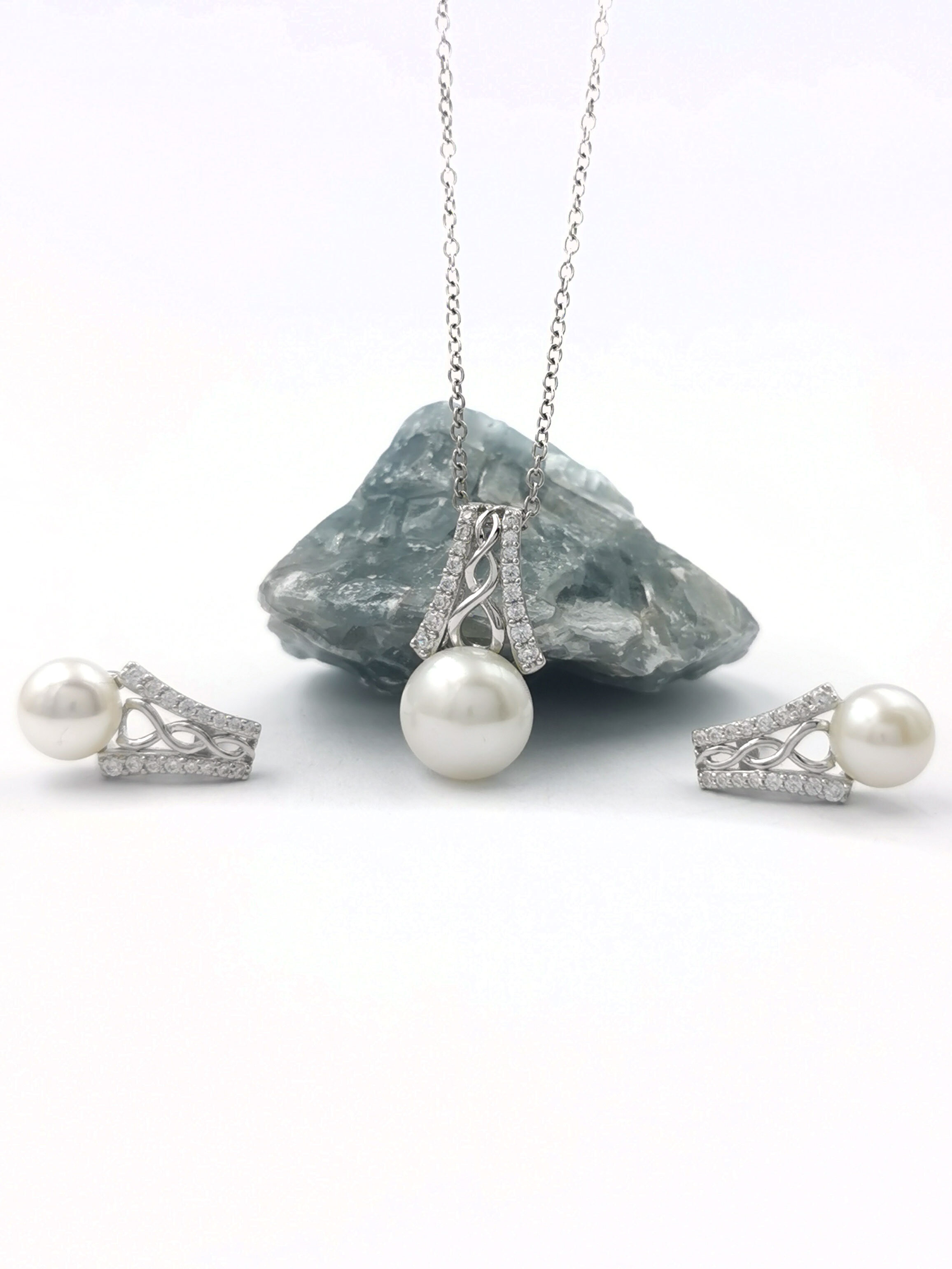 Celtic Knot - Pendant and Matching Earrings