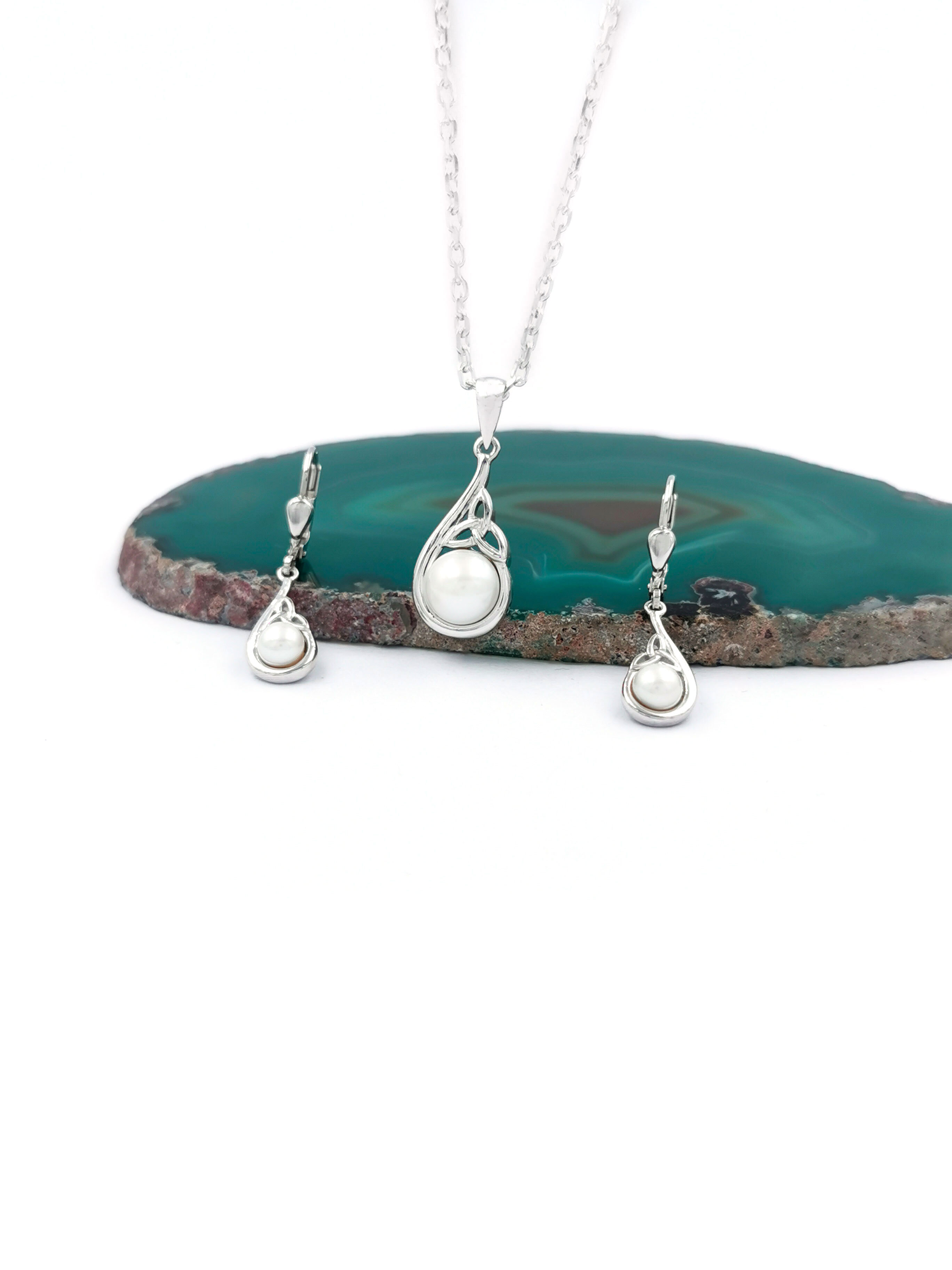 Gorgeous Sterling Silver Trinity Knot Necklace For Women