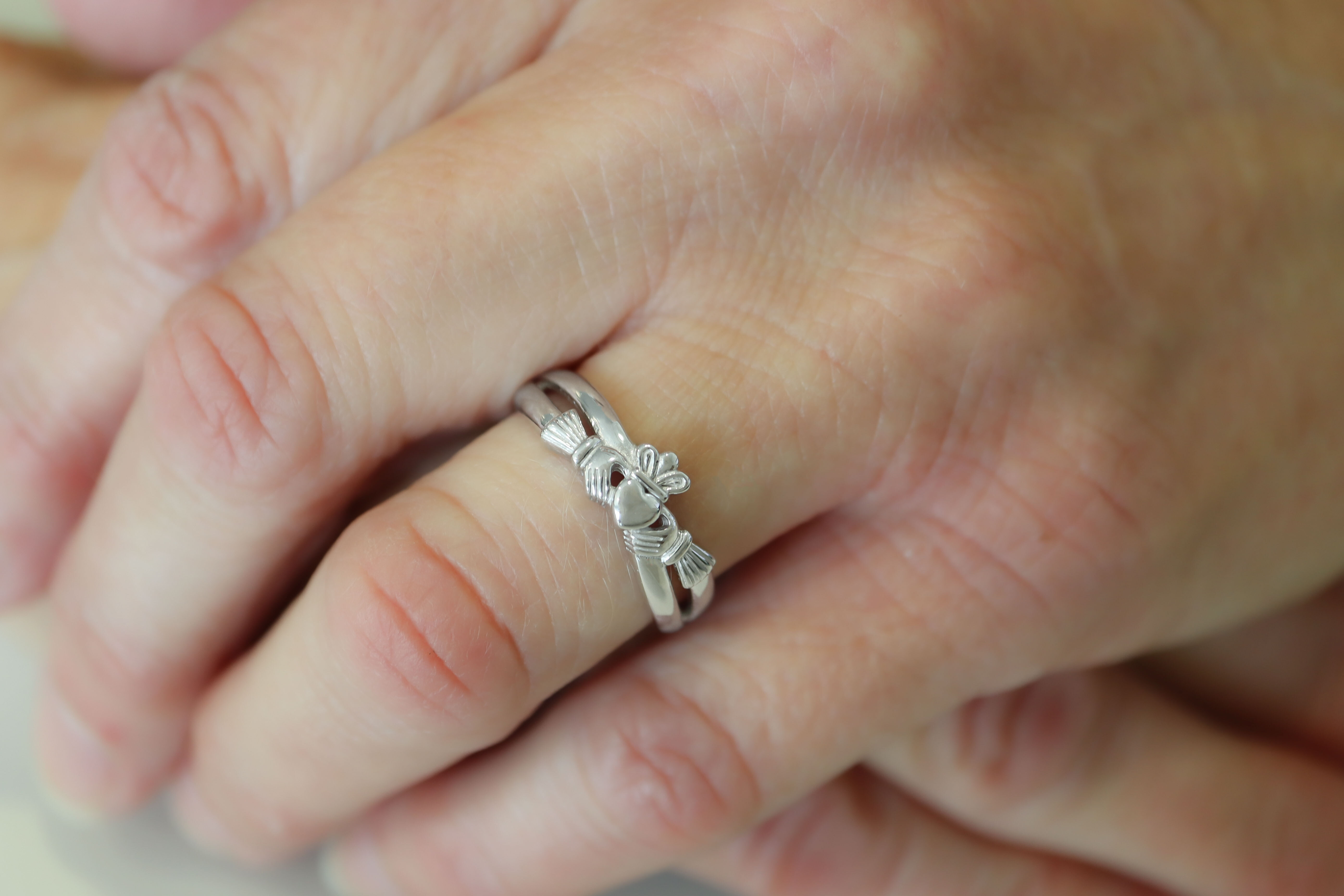 Sterling Silver Kiss Claddagh Ring Sku 1252 model