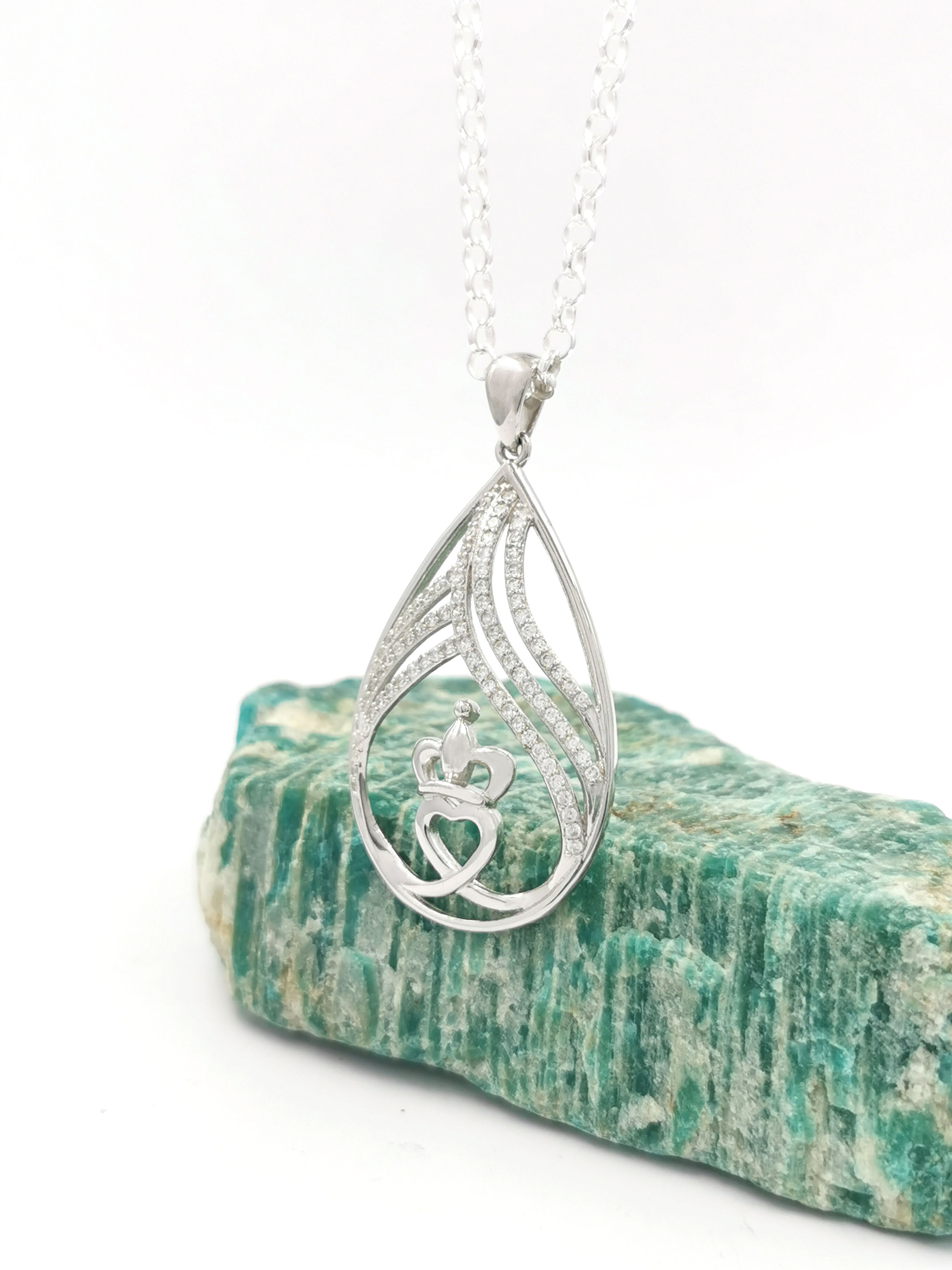 Womens Claddagh Necklace in Sterling Silver