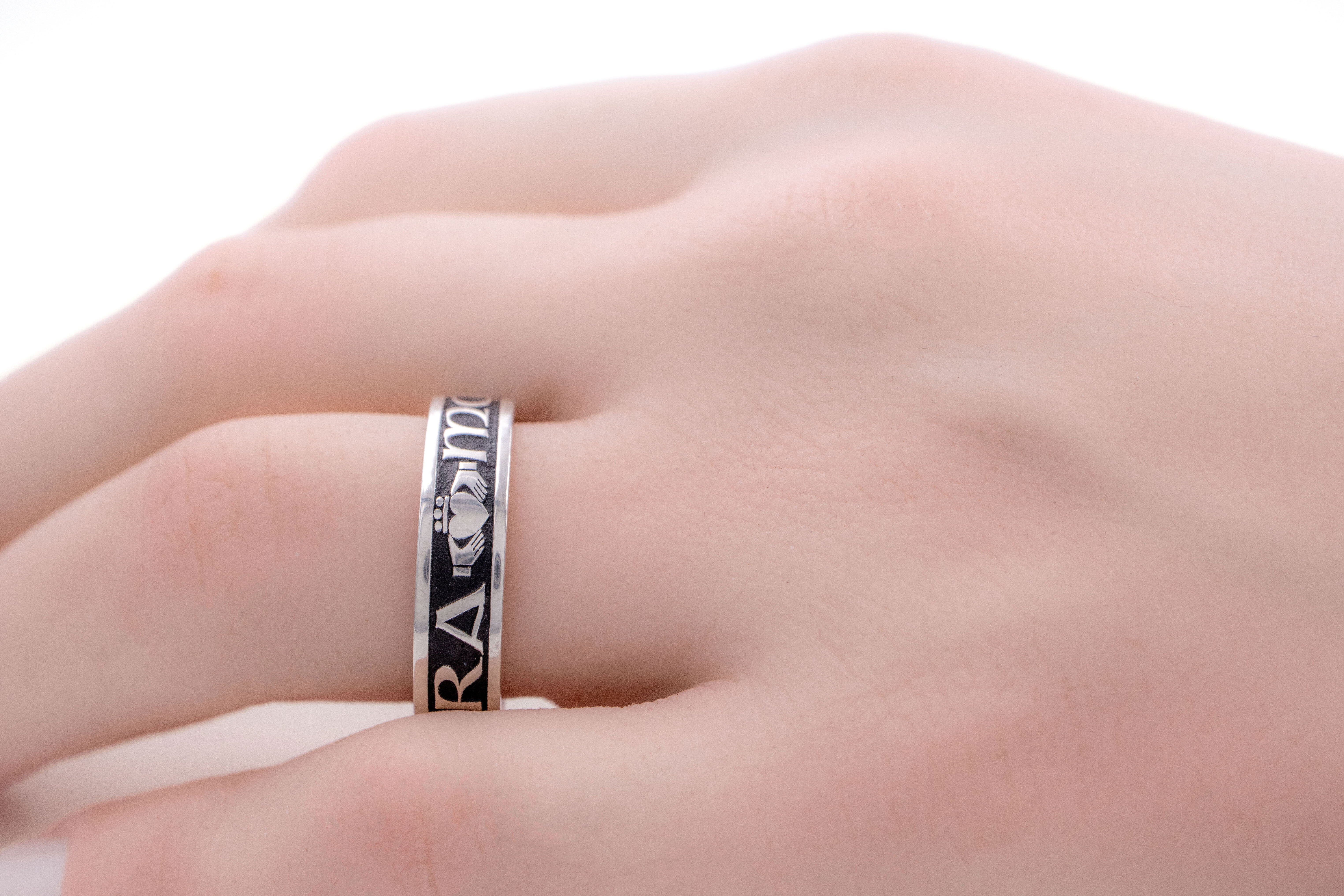 Authentic Sterling Silver Mo Anam Cara 5.0mm Ring For Women With a Oxidized Finish - Model Photo