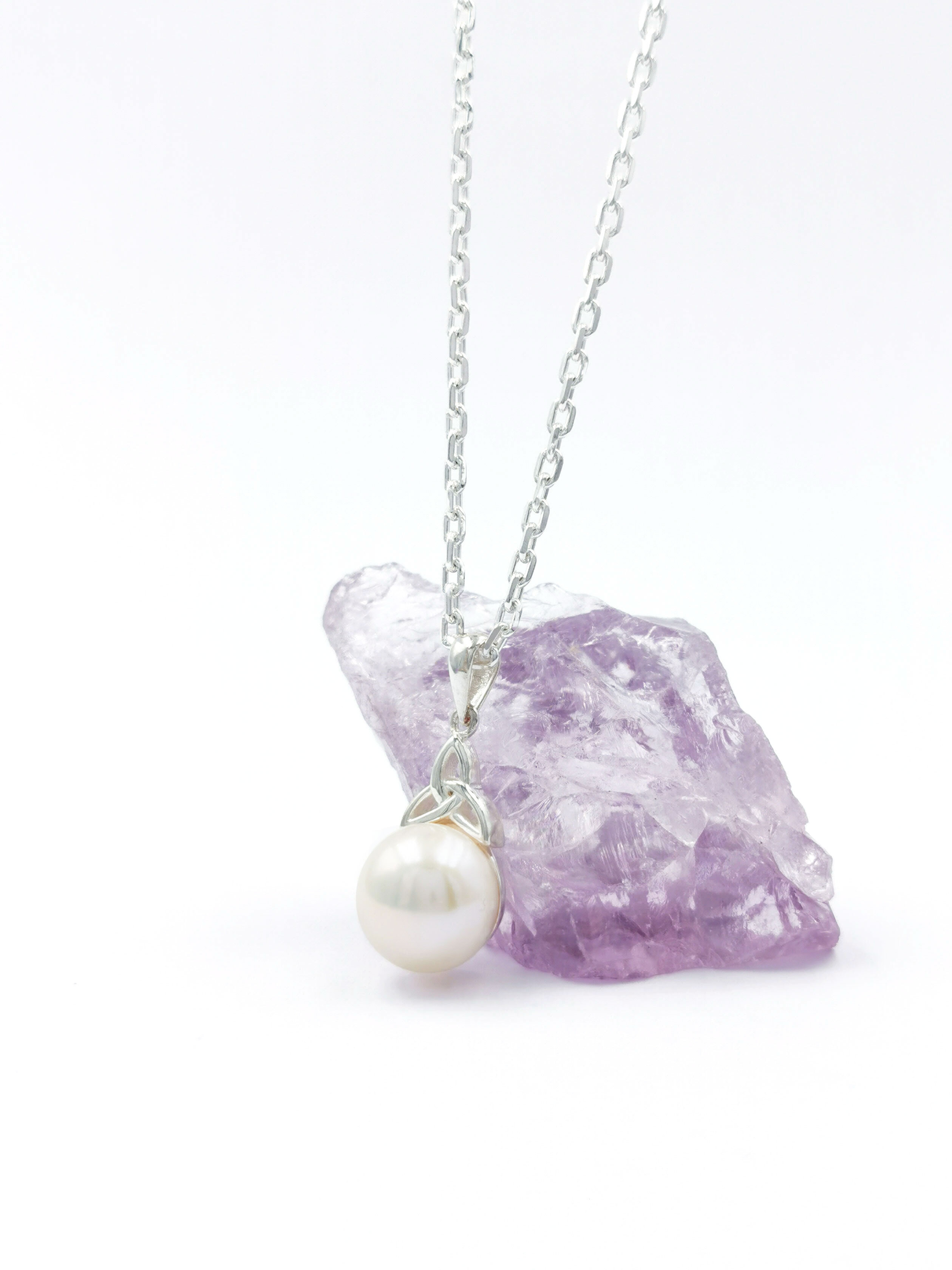 Womens Attractive Sterling Silver Trinity Knot Necklace