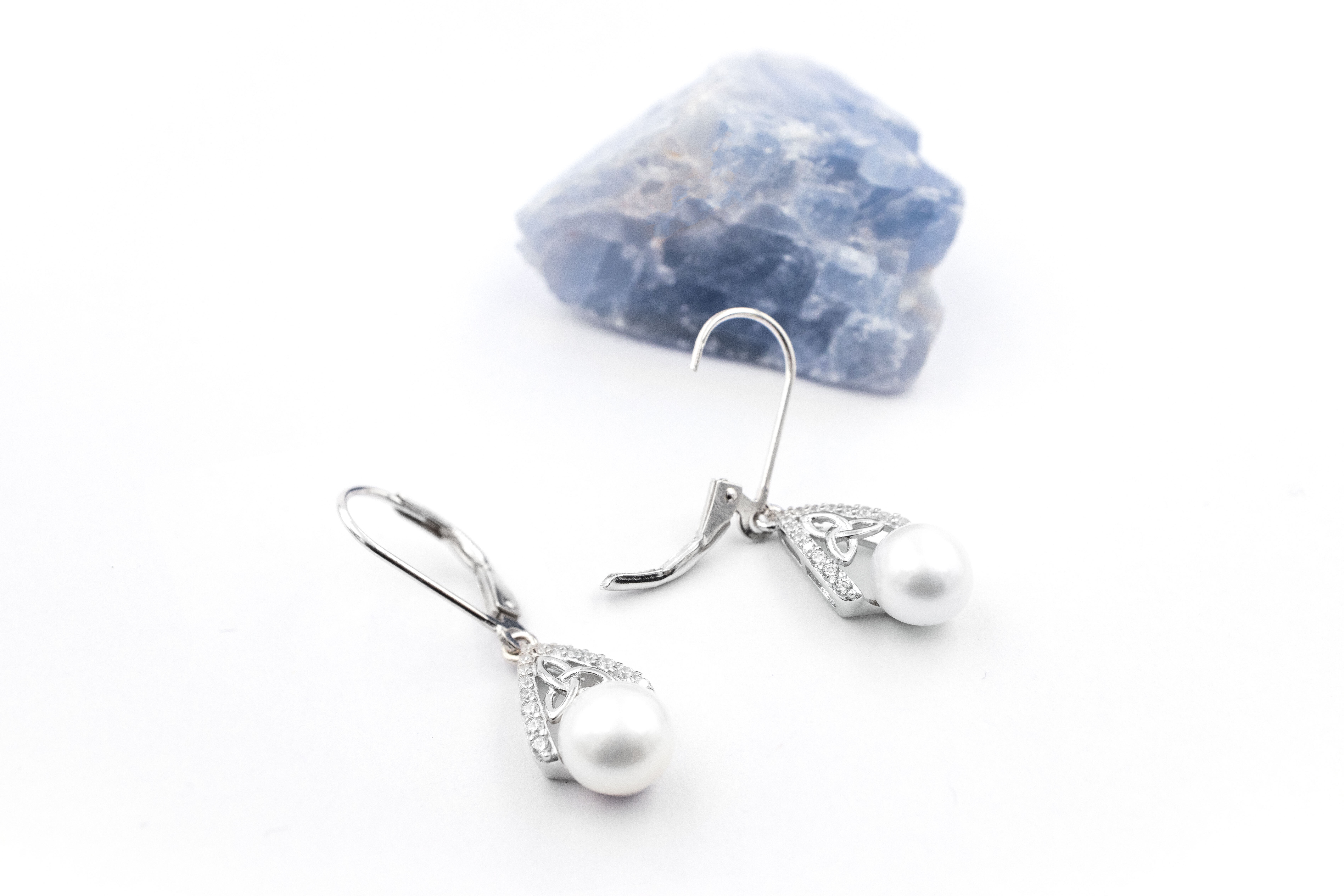 Womens Striking Sterling Silver Trinity Knot Gift Set